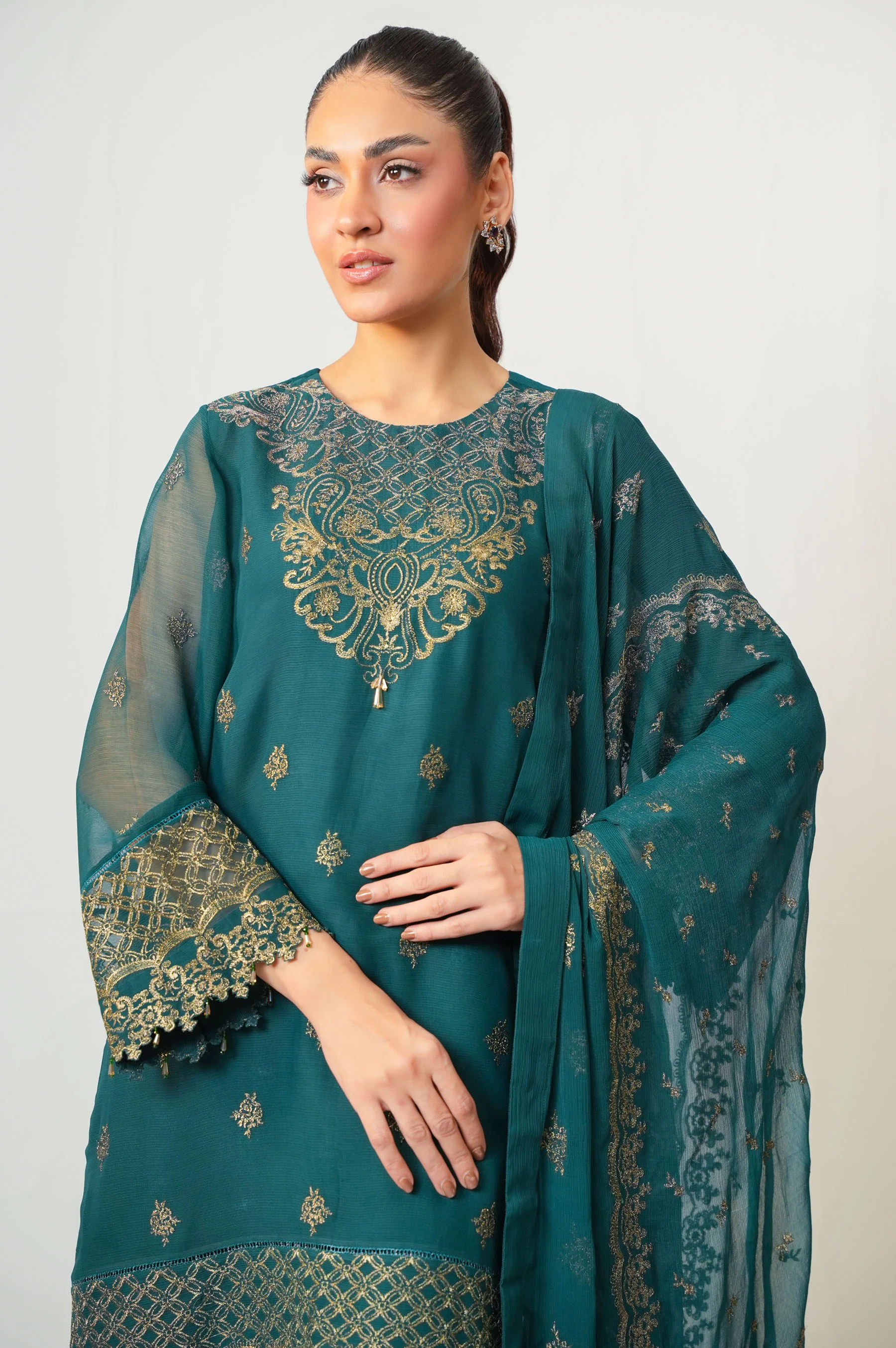 UNSTITCHED EMBROIDERED SUIT - Image 3