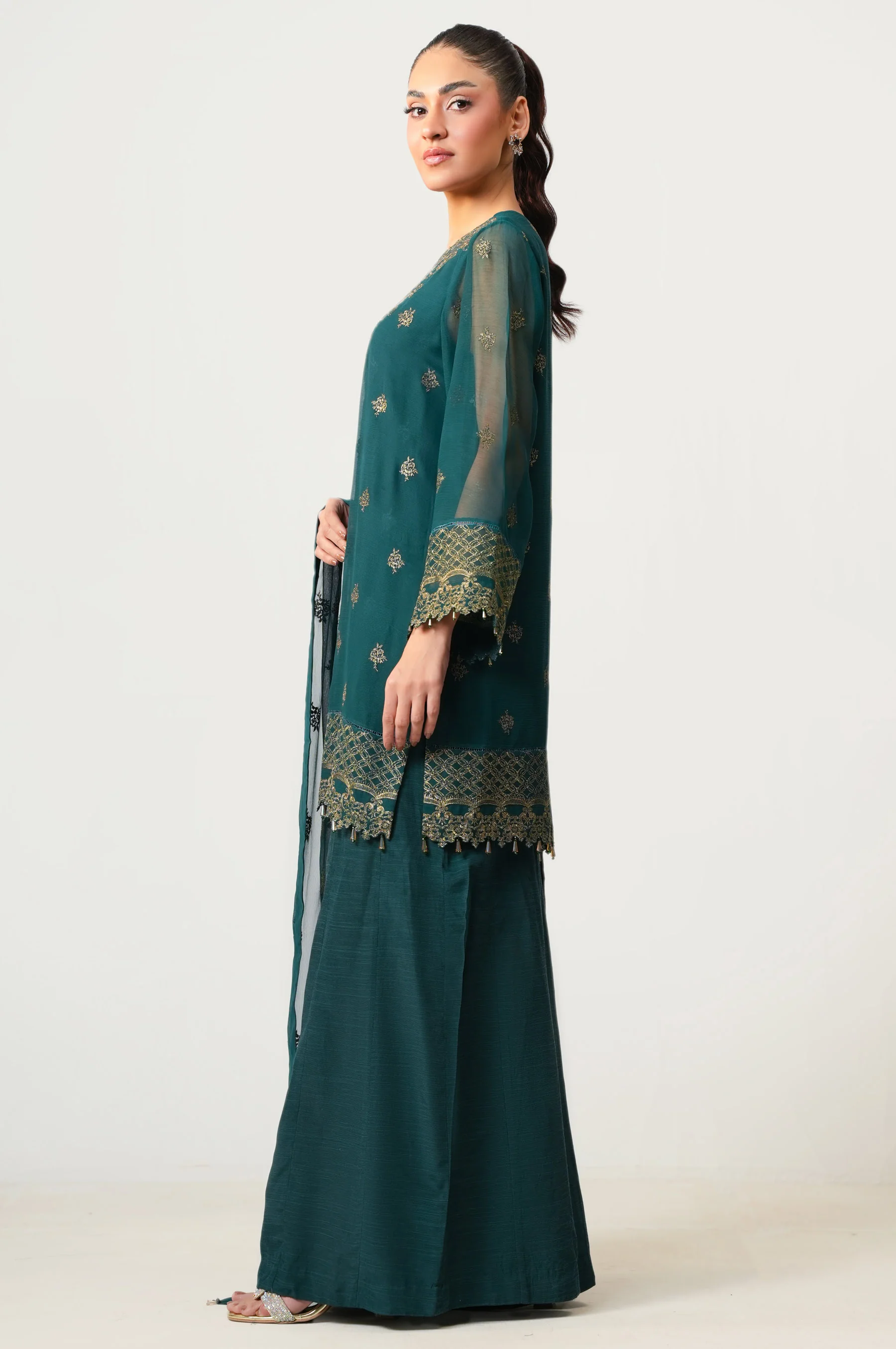 UNSTITCHED EMBROIDERED SUIT - Image 4