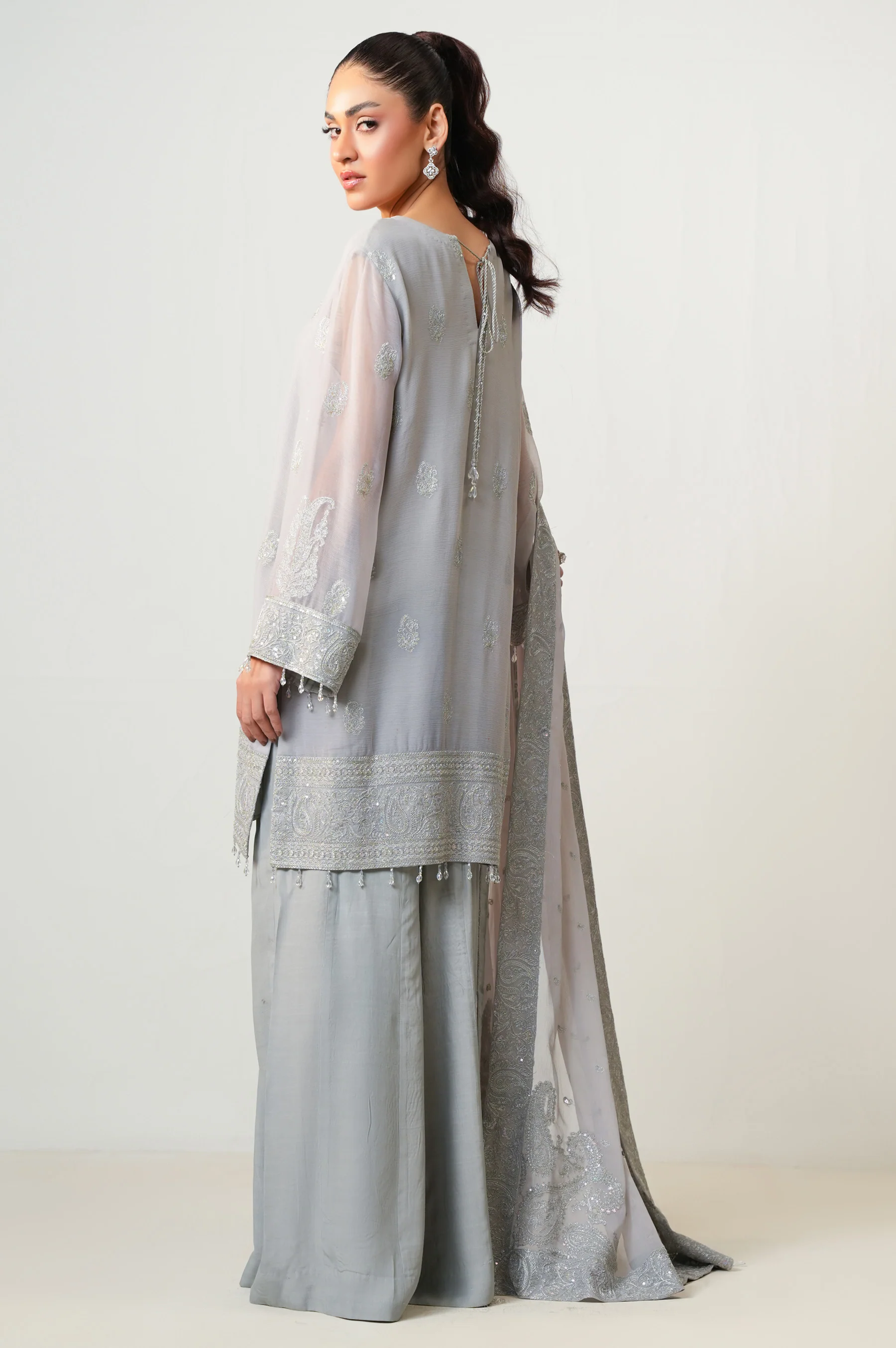 UNSTITCHED EMBROIDERED SUIT - Image 4