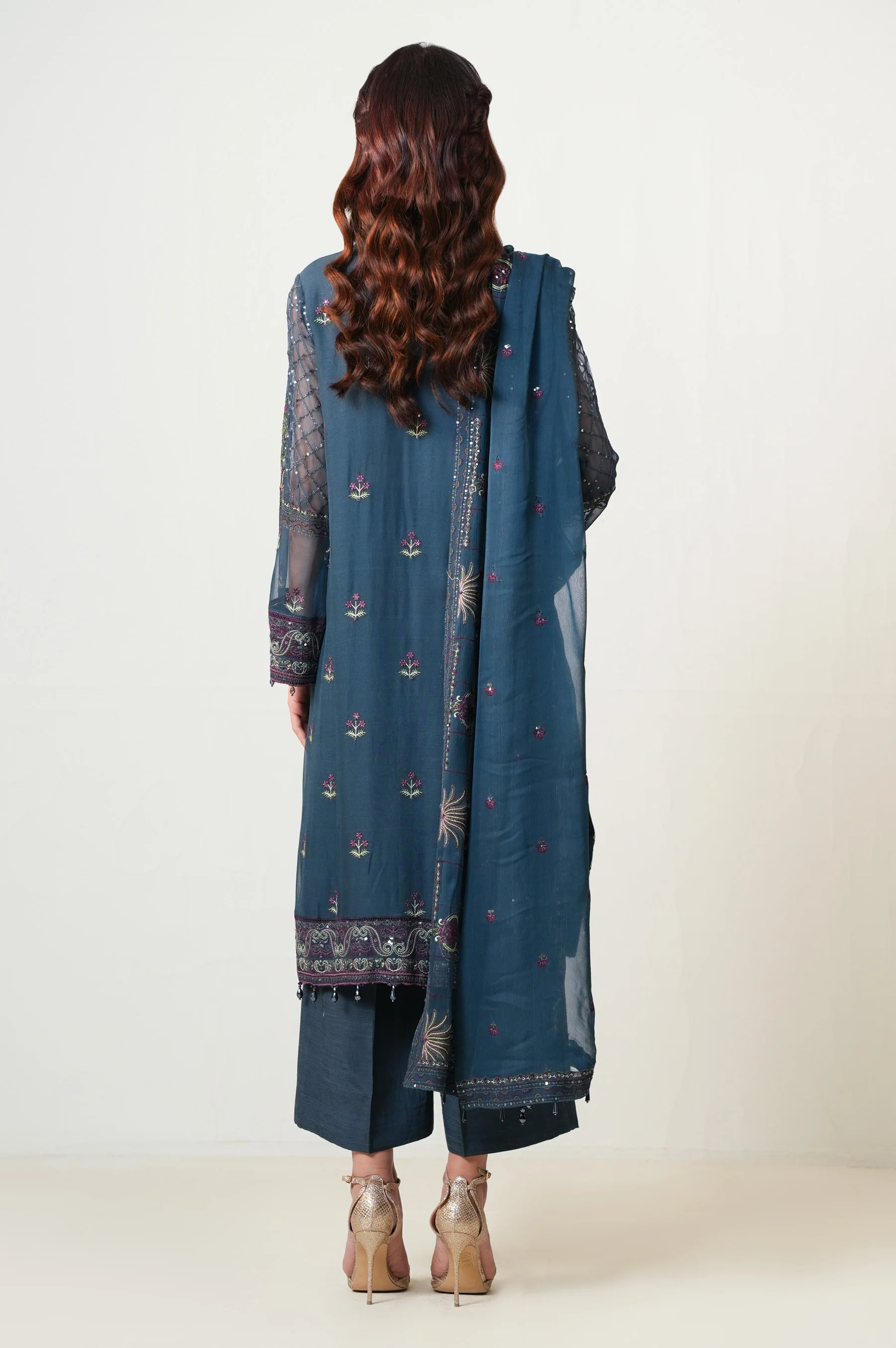 UNSTITCHED EMBROIDERED SUIT - Image 4