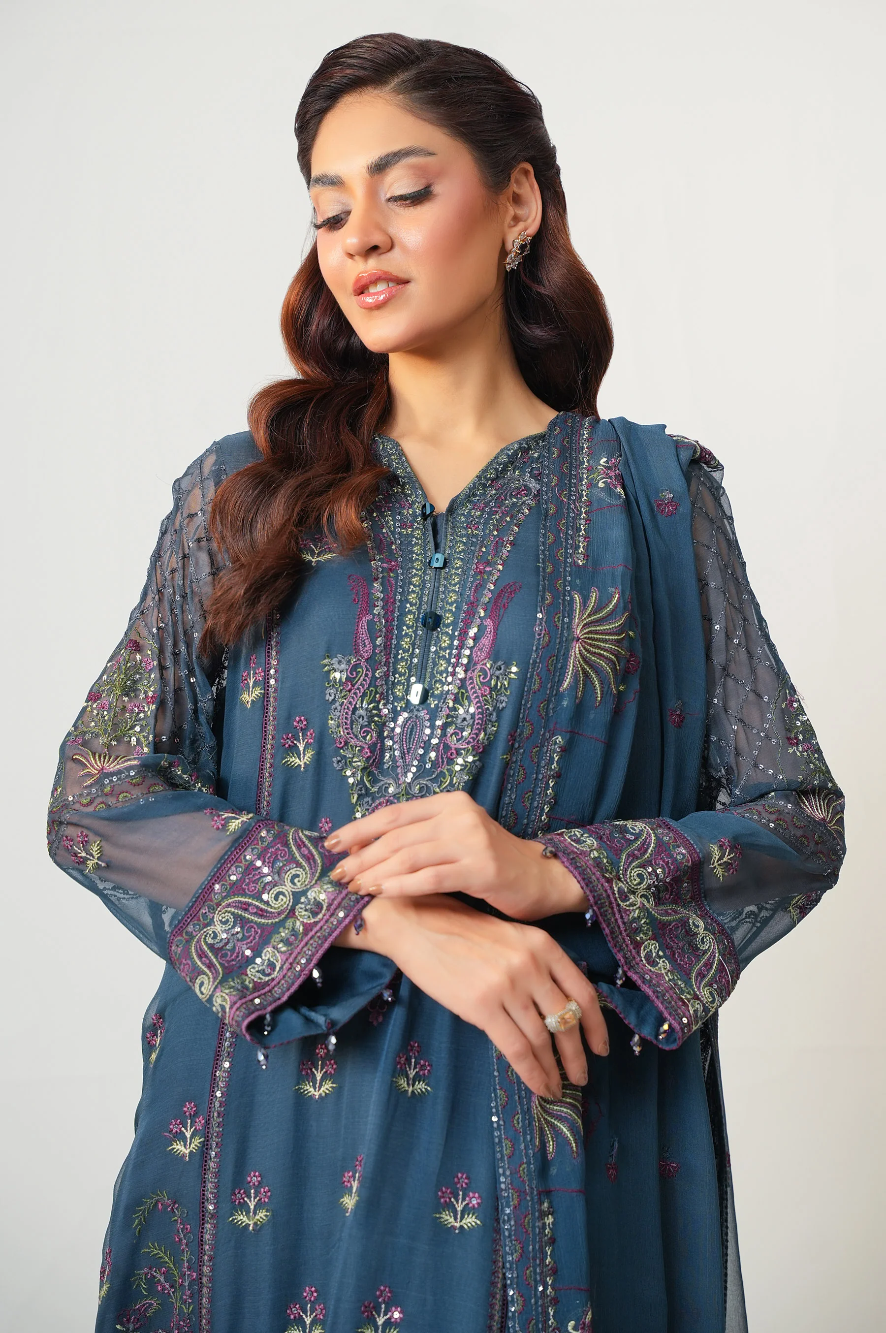 UNSTITCHED EMBROIDERED SUIT - Image 5