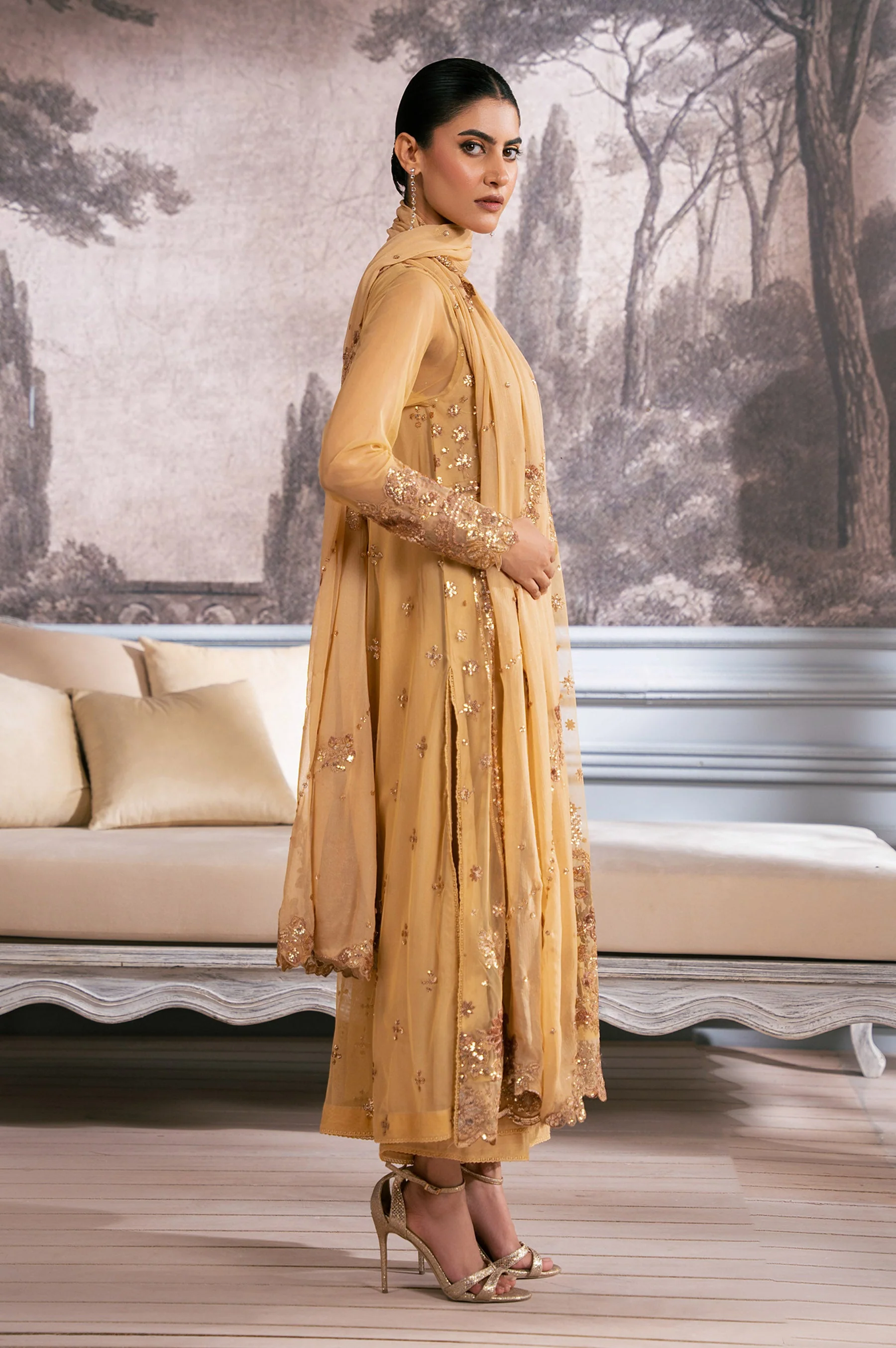 EMBROIDERED SUIT - Image 11