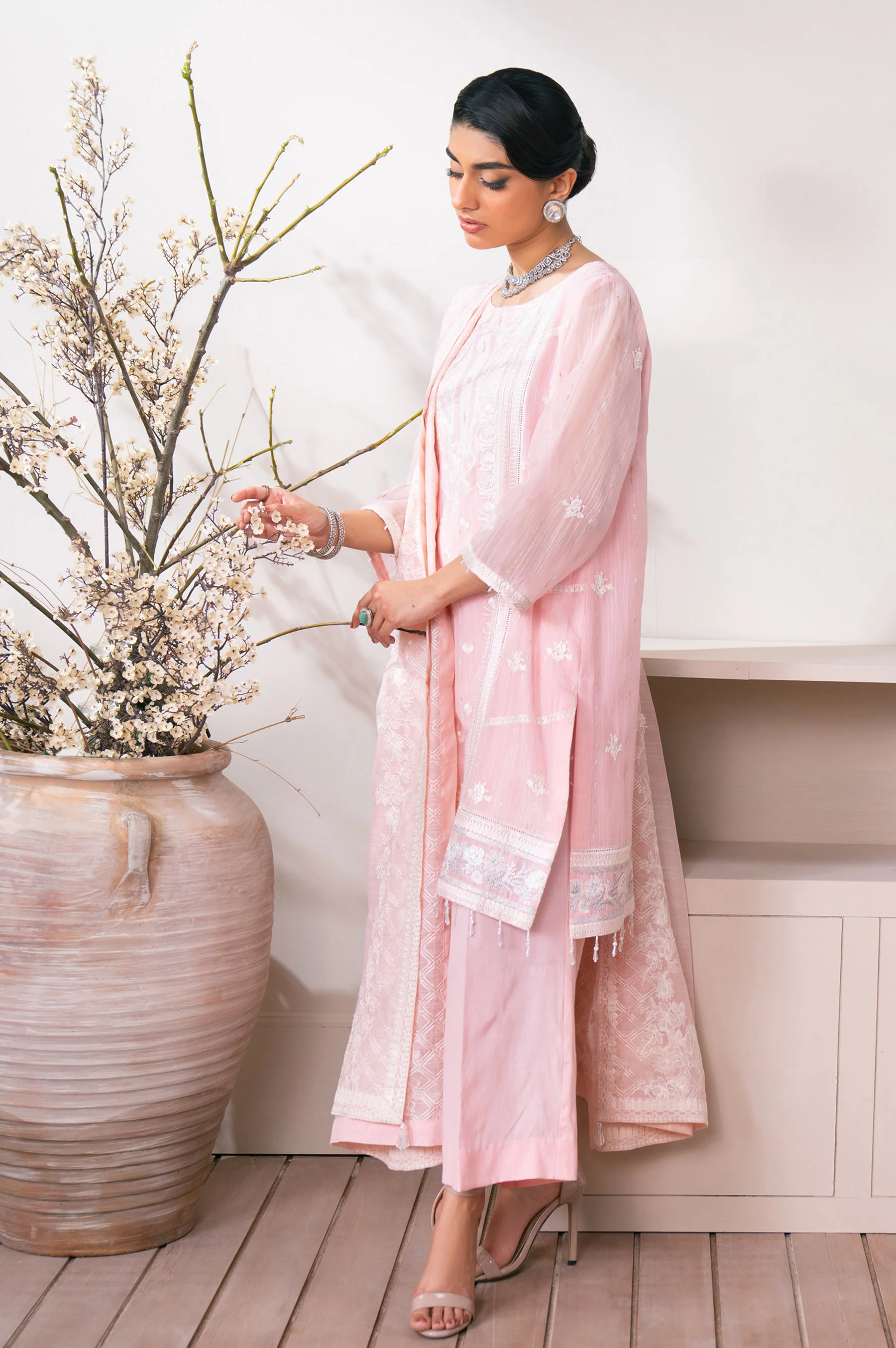 EMBROIDERED SUIT - Image 4