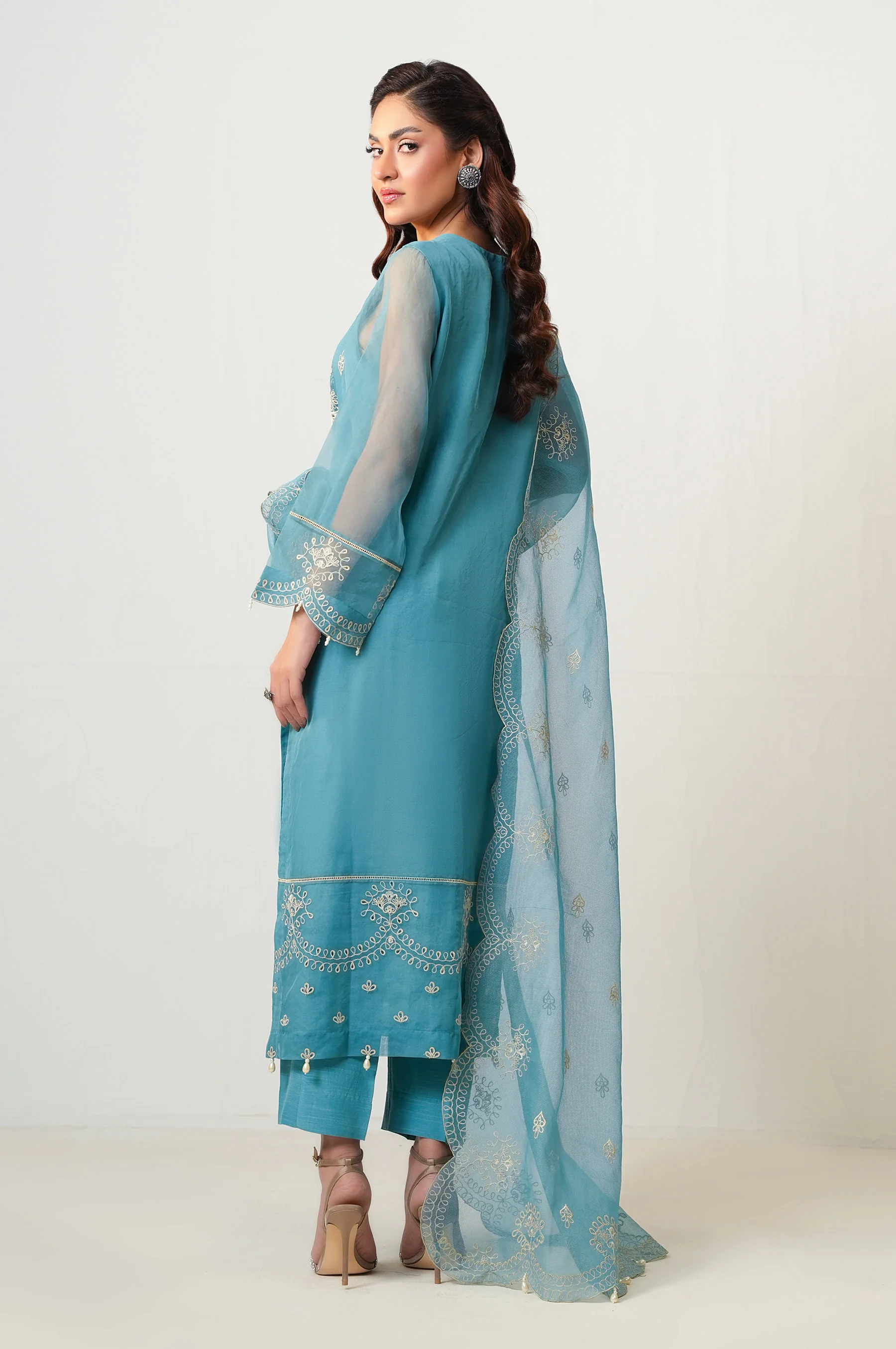 UNSTITCHED 3 PIECE EMBROIDERED SUIT - Image 4