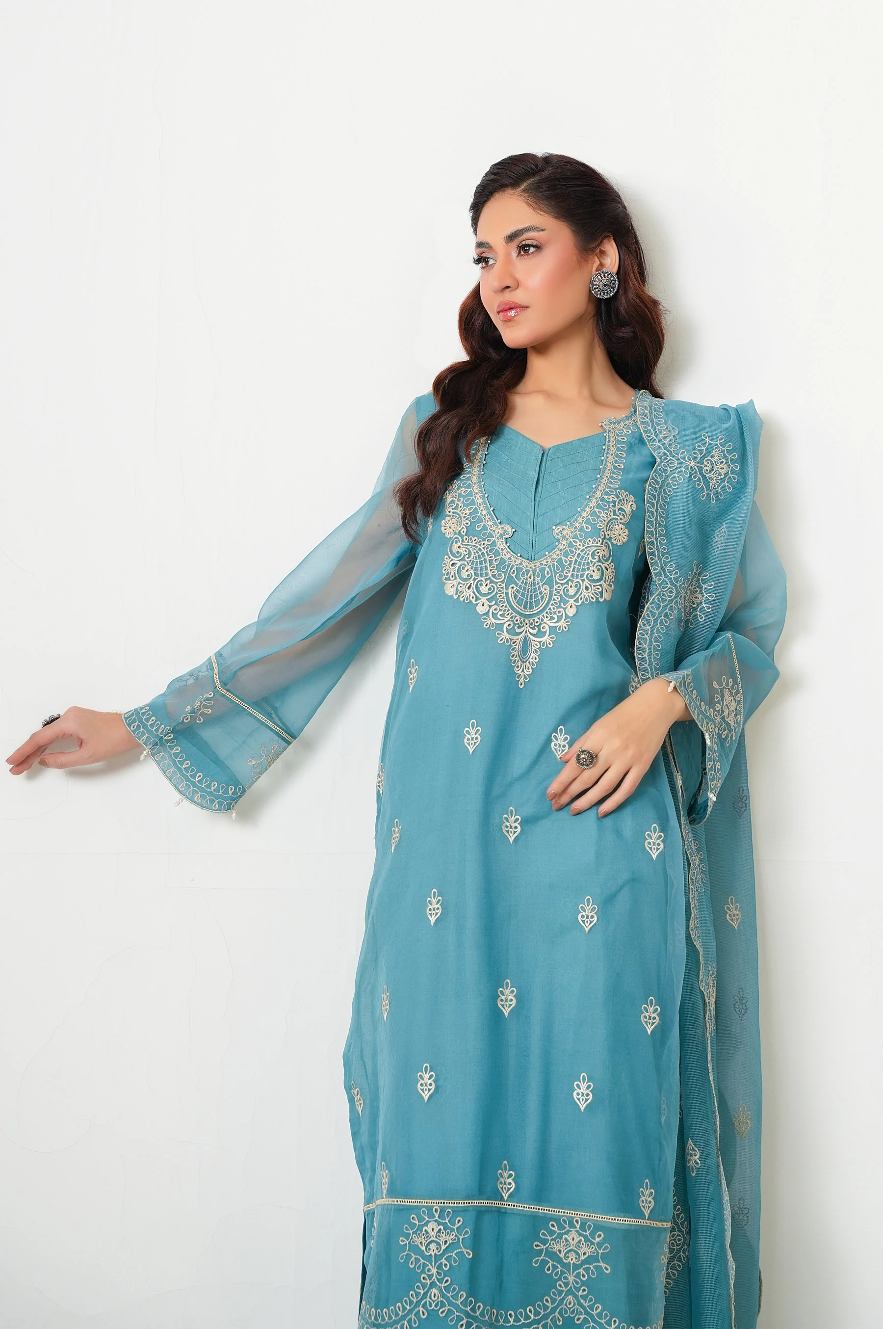 UNSTITCHED 3 PIECE EMBROIDERED SUIT - Image 5