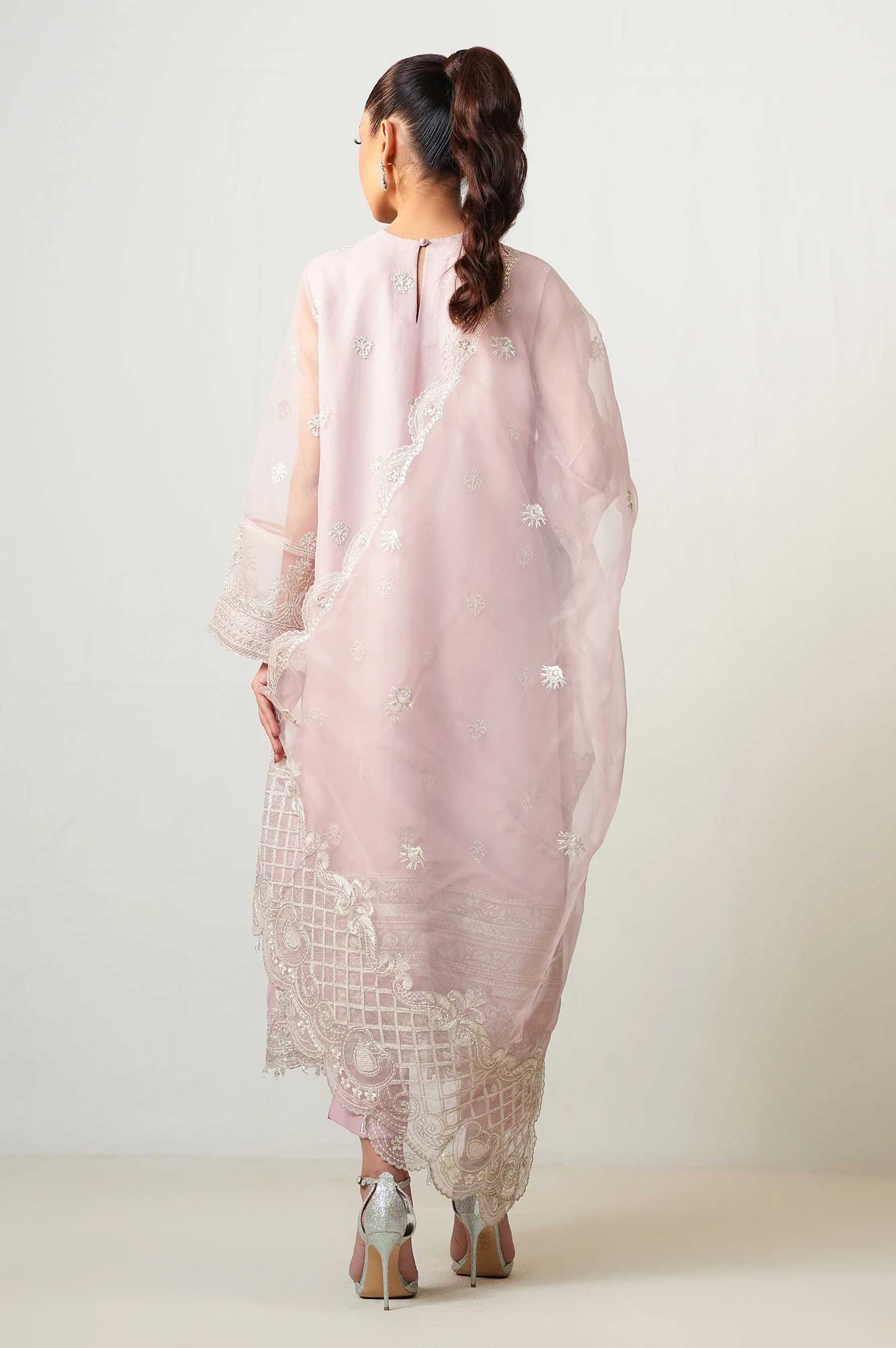 UNSTITCHED 3 PIECE 3 PIECE EMBROIDERED SUIT - Image 4