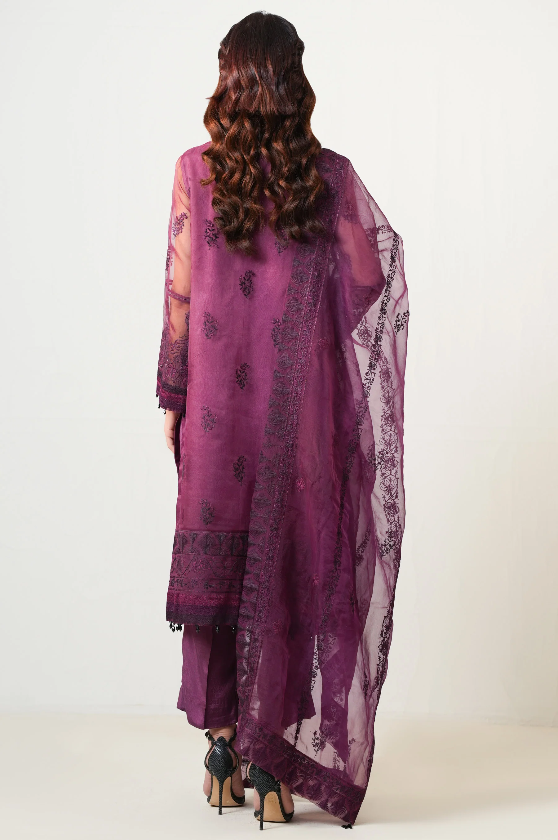 UNSTITCHED 3 PIECE EMBROIDERED SUIT - Image 4