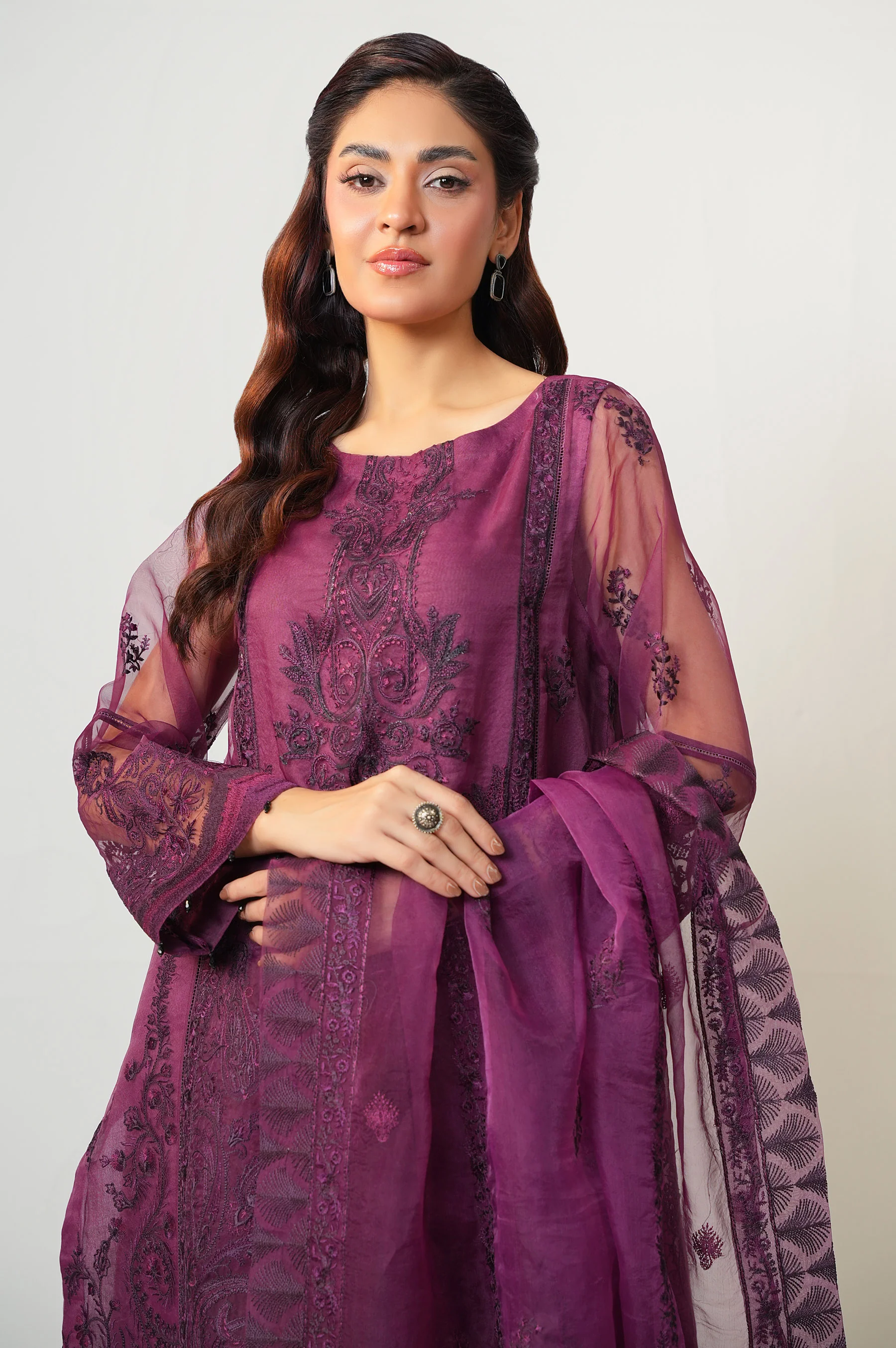 UNSTITCHED 3 PIECE EMBROIDERED SUIT - Image 6