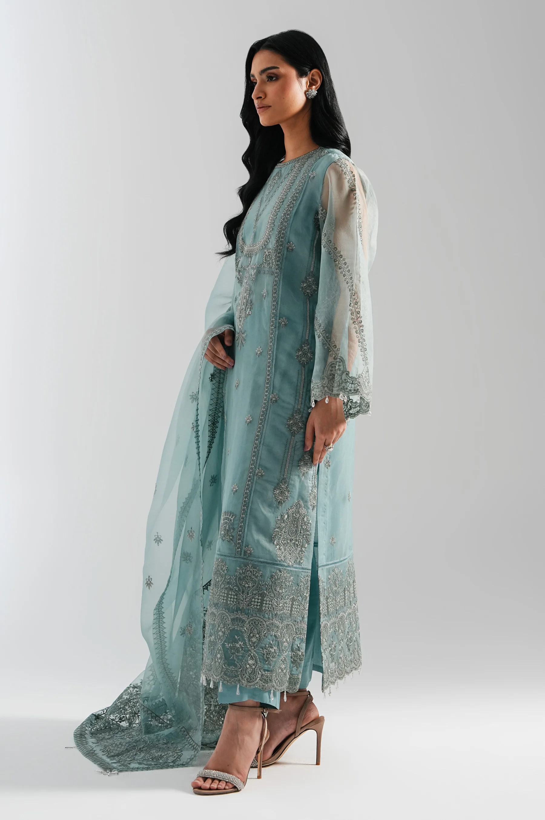 UNSTITCHED EMBROIDERED SUIT - Image 4