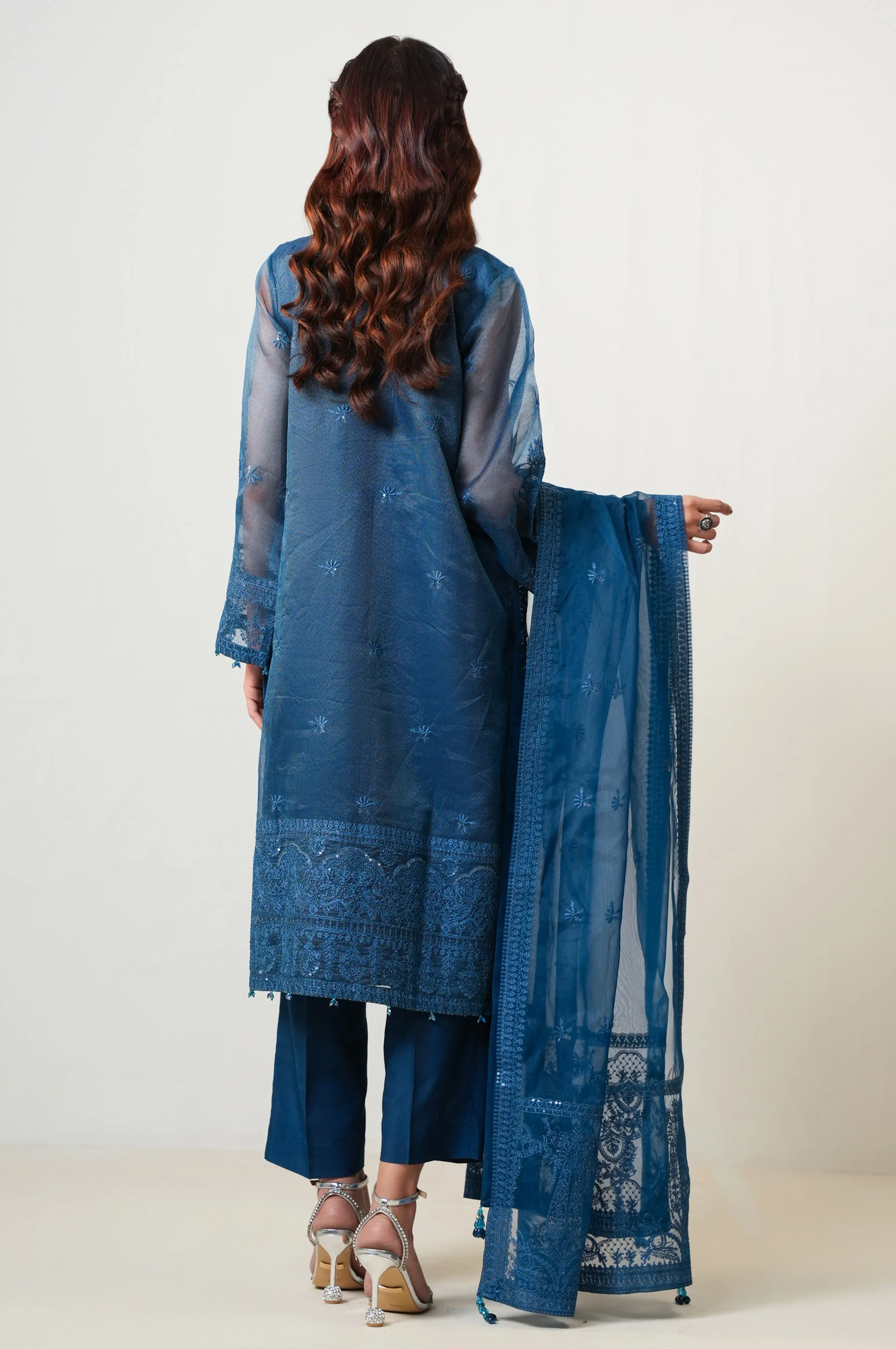 UNSTITCHED EMBROIDERED SUIT - Image 4