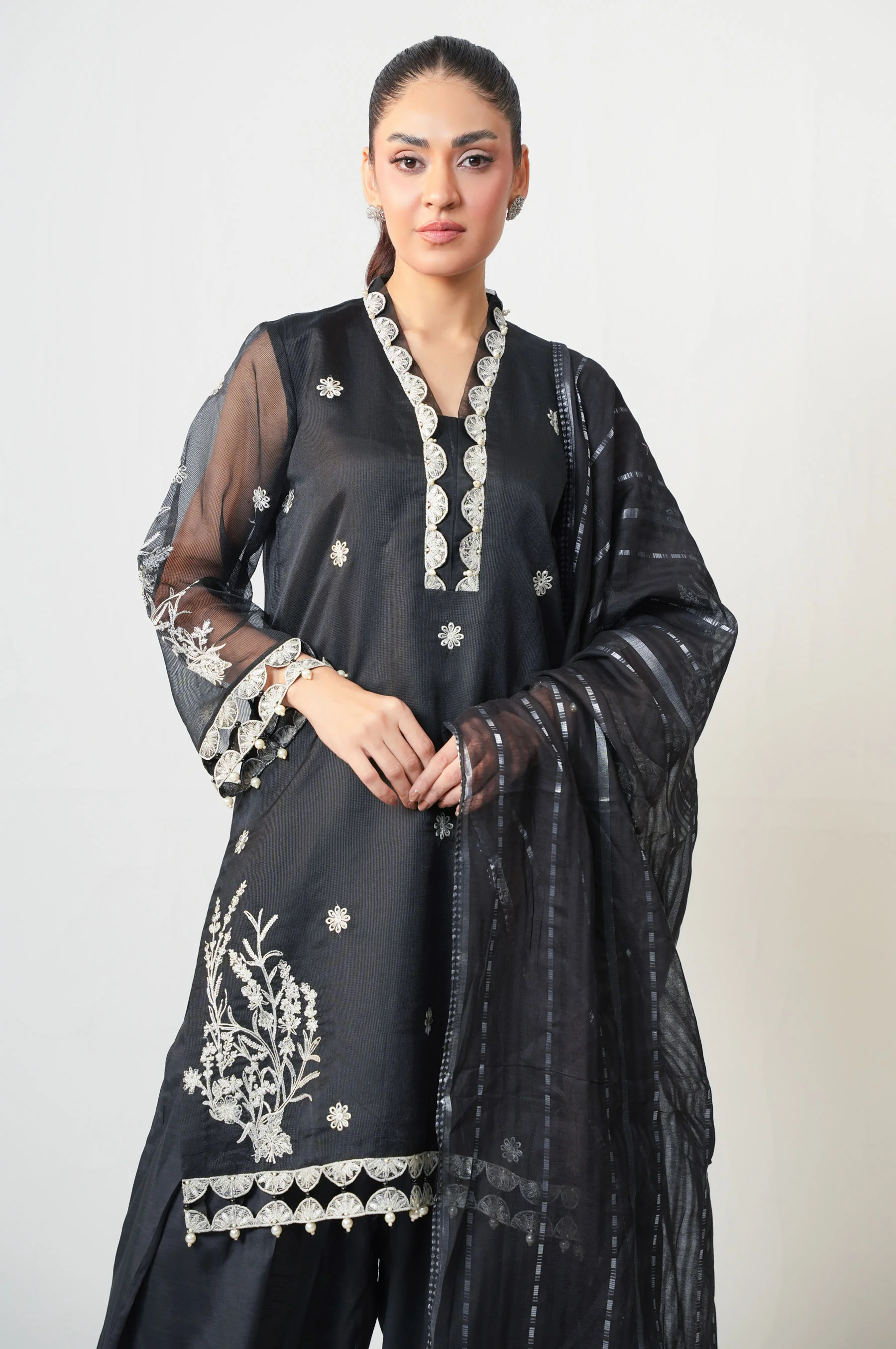 UNSTITCHED 3 PIECE EMBROIDERED SUIT - Image 5