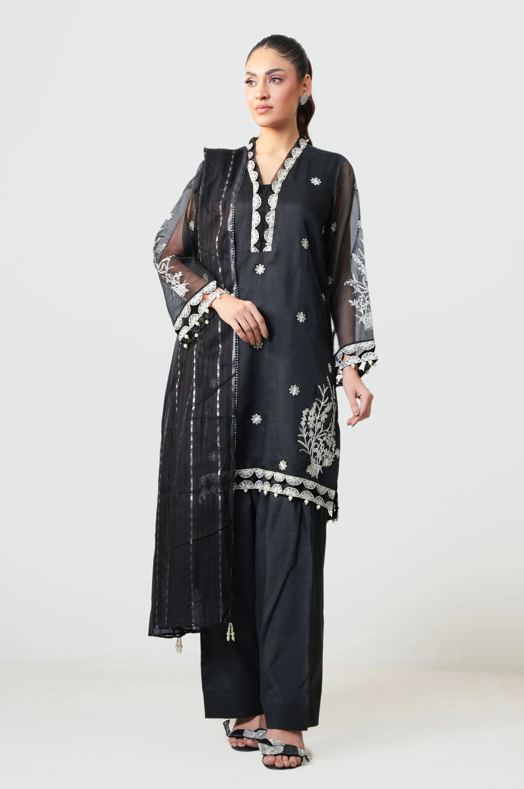 UNSTITCHED 3 PIECE EMBROIDERED SUIT - Image 6
