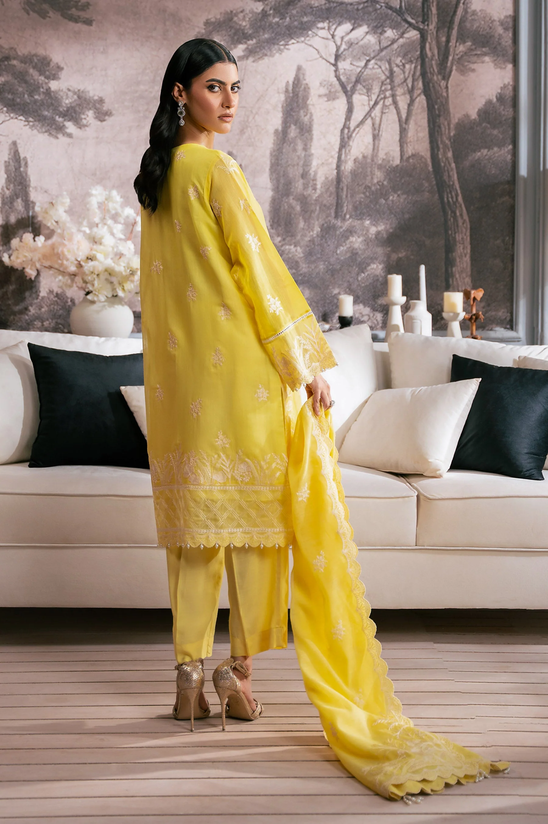 EMBROIDERED SUIT - Image 10