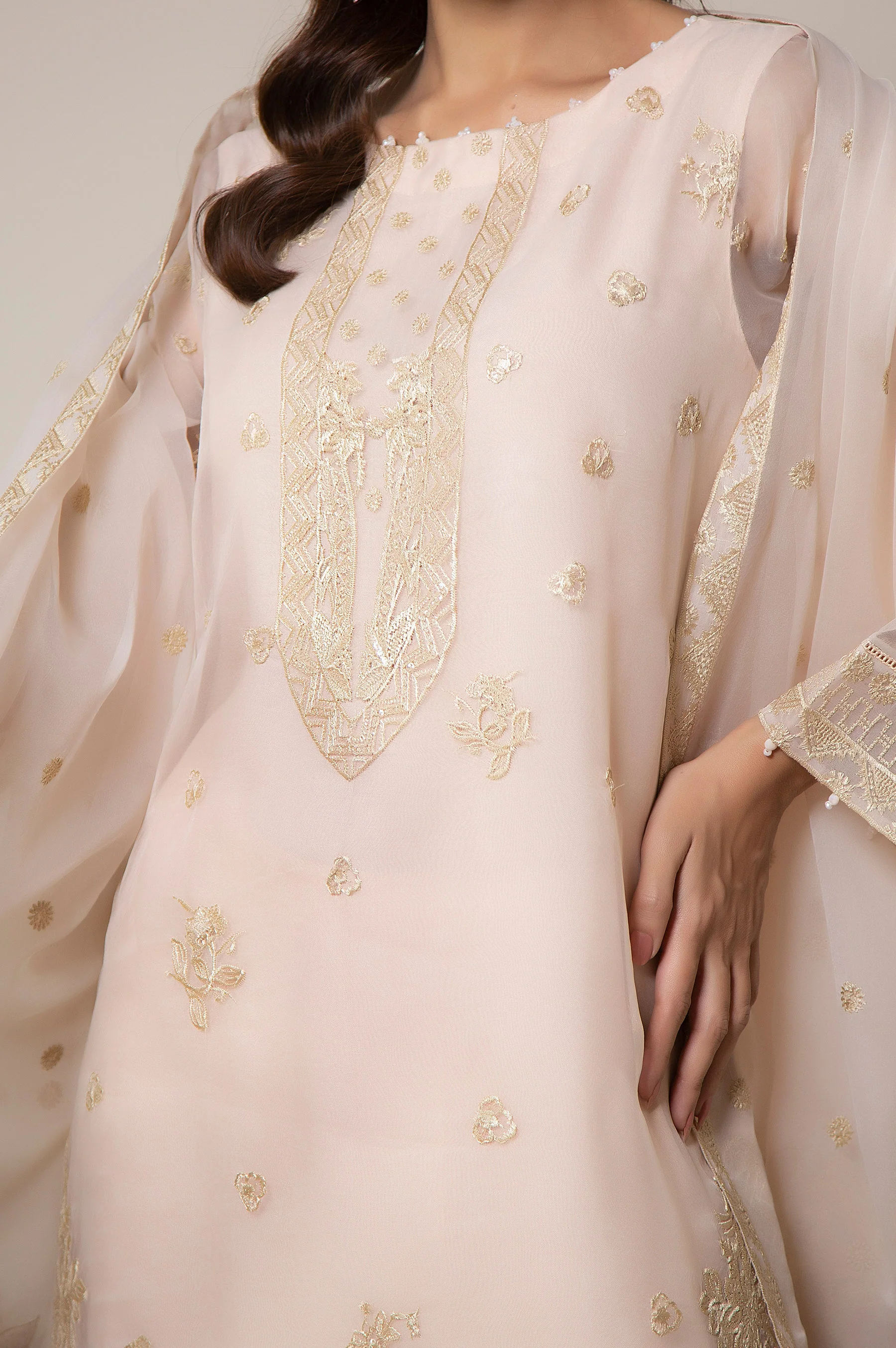 UNSTITCHED EMBROIDERED SUIT - Image 3