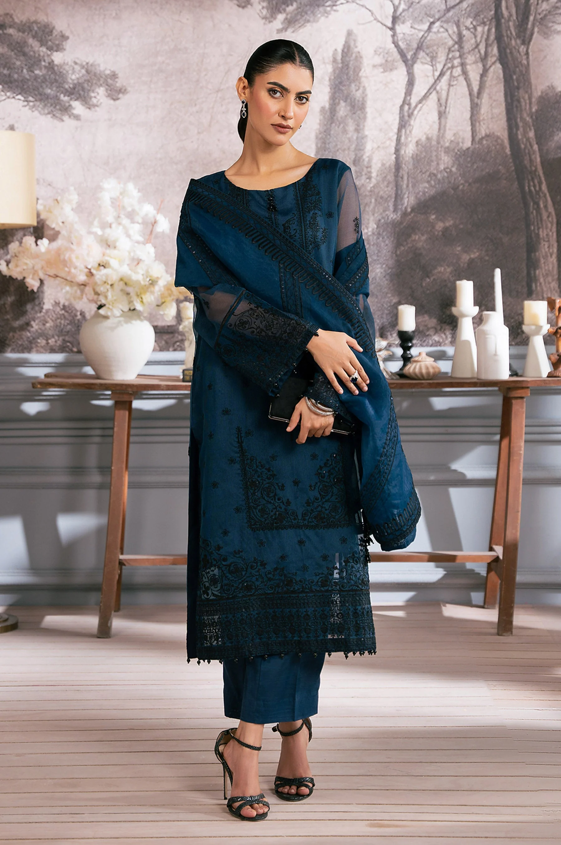 EMBROIDERED SUIT