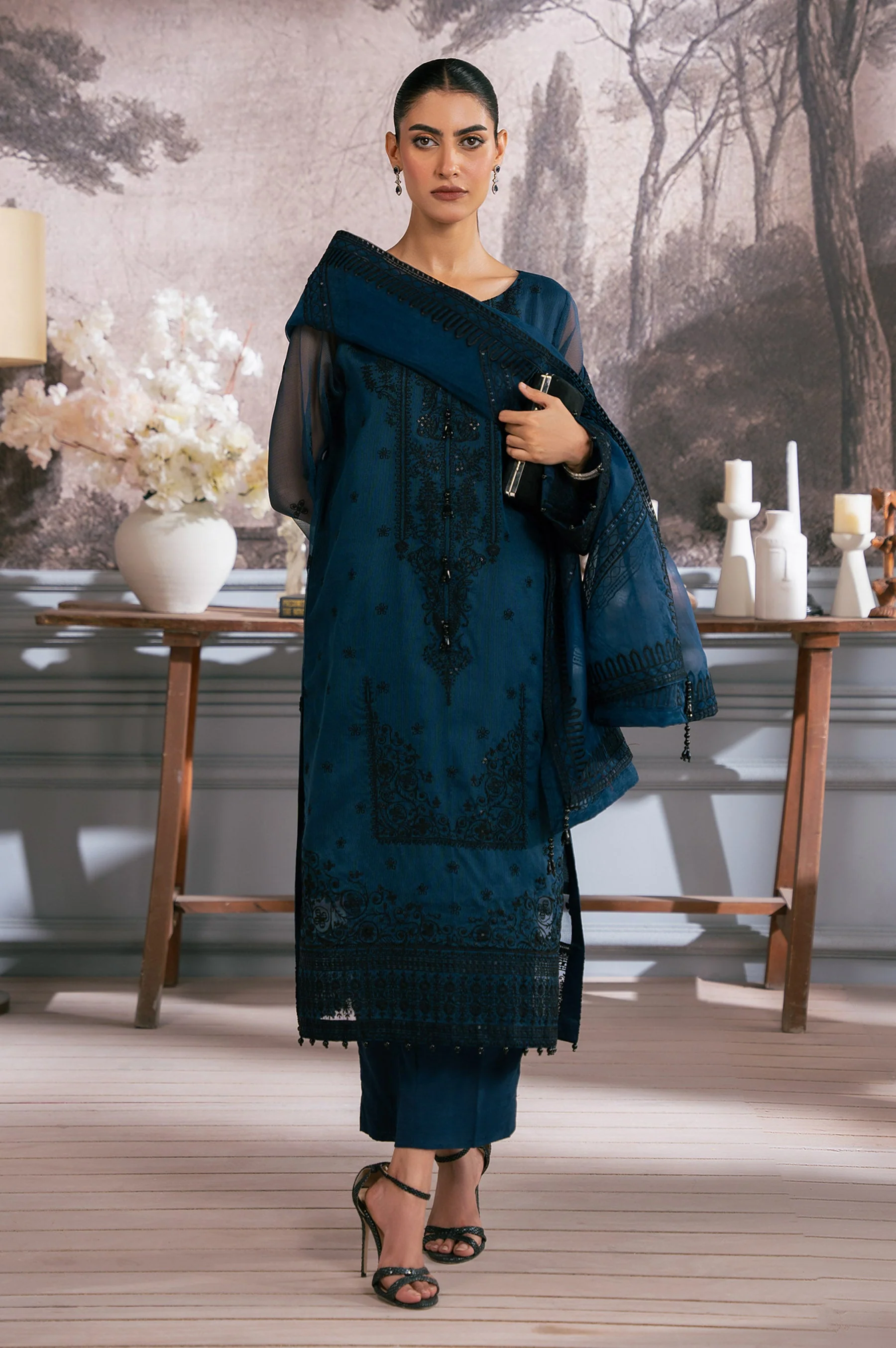 EMBROIDERED SUIT - Image 10