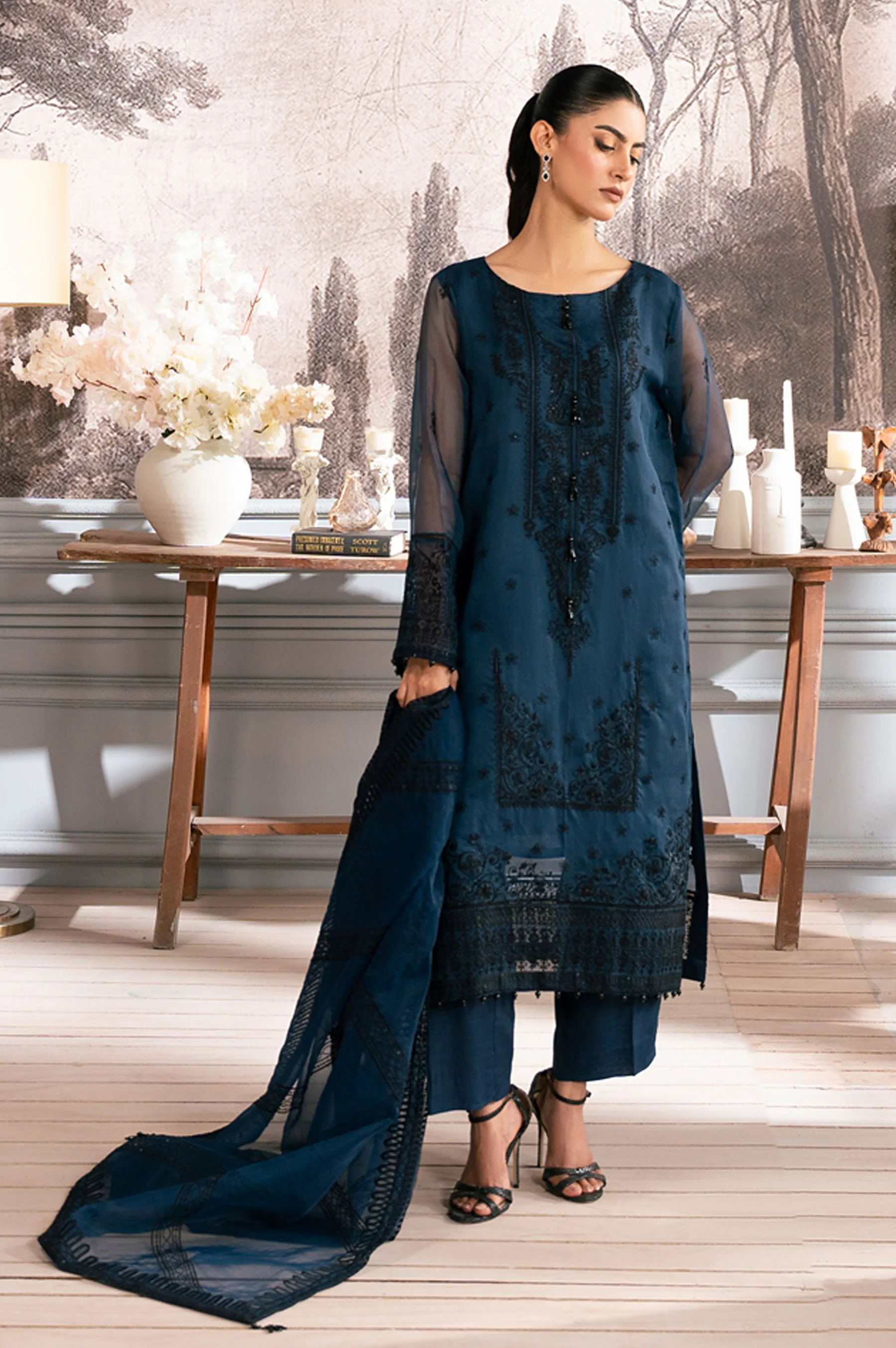 EMBROIDERED SUIT - Image 6
