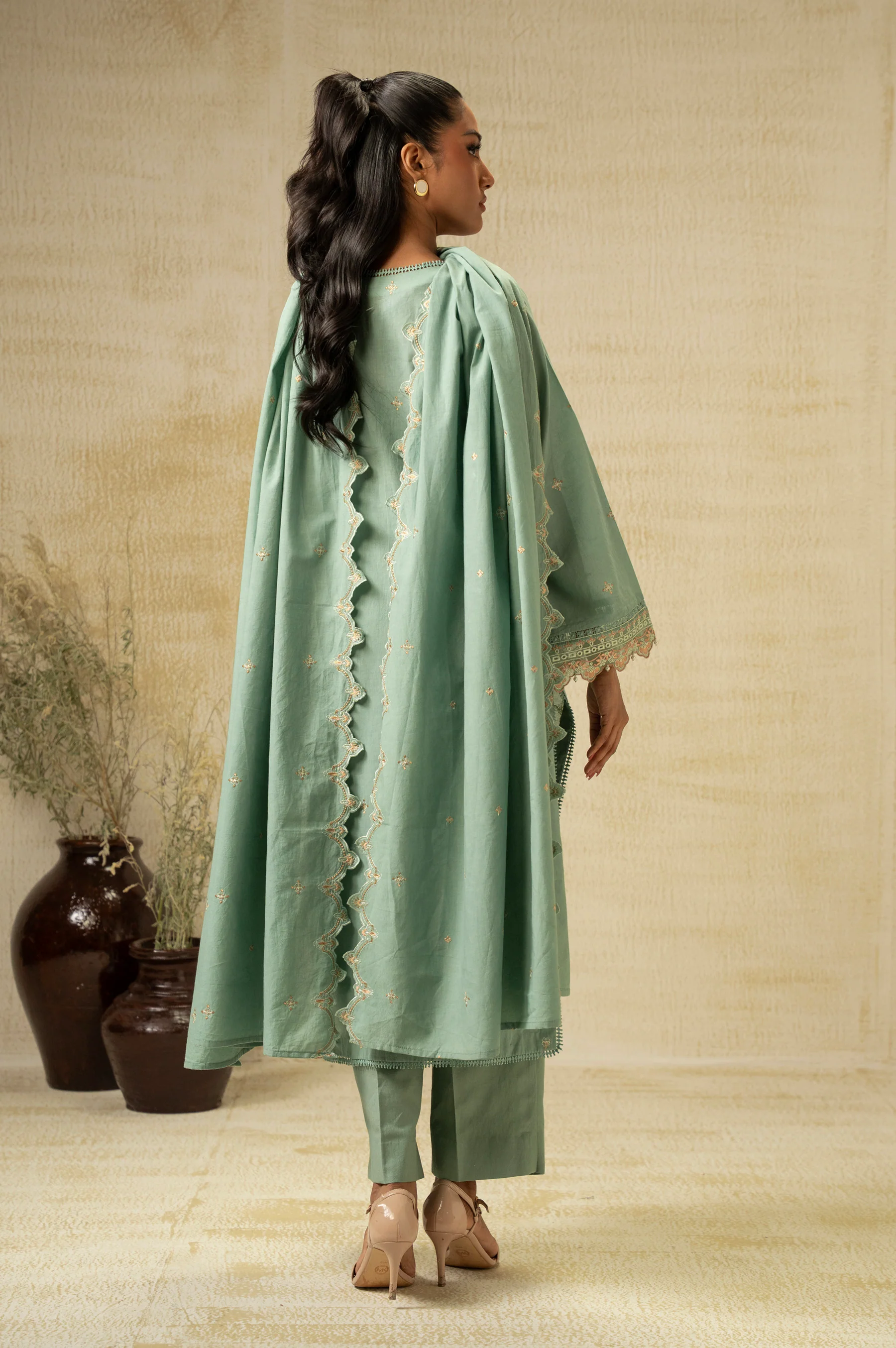 UNSTITCHED EMBROIDERED SUIT - Image 3