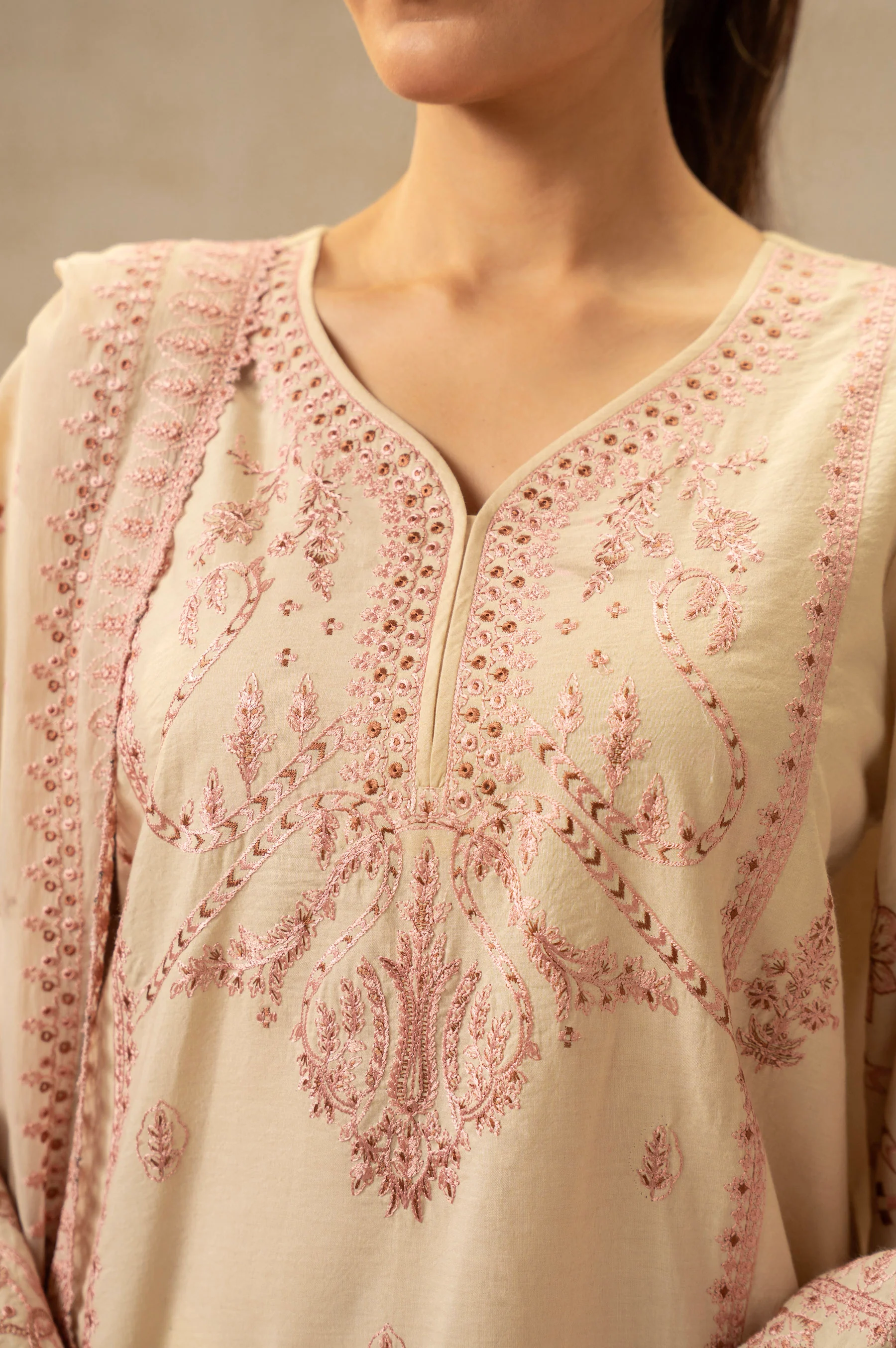 UNSTITCHED DYED EMBROIDERED SUIT - Image 3
