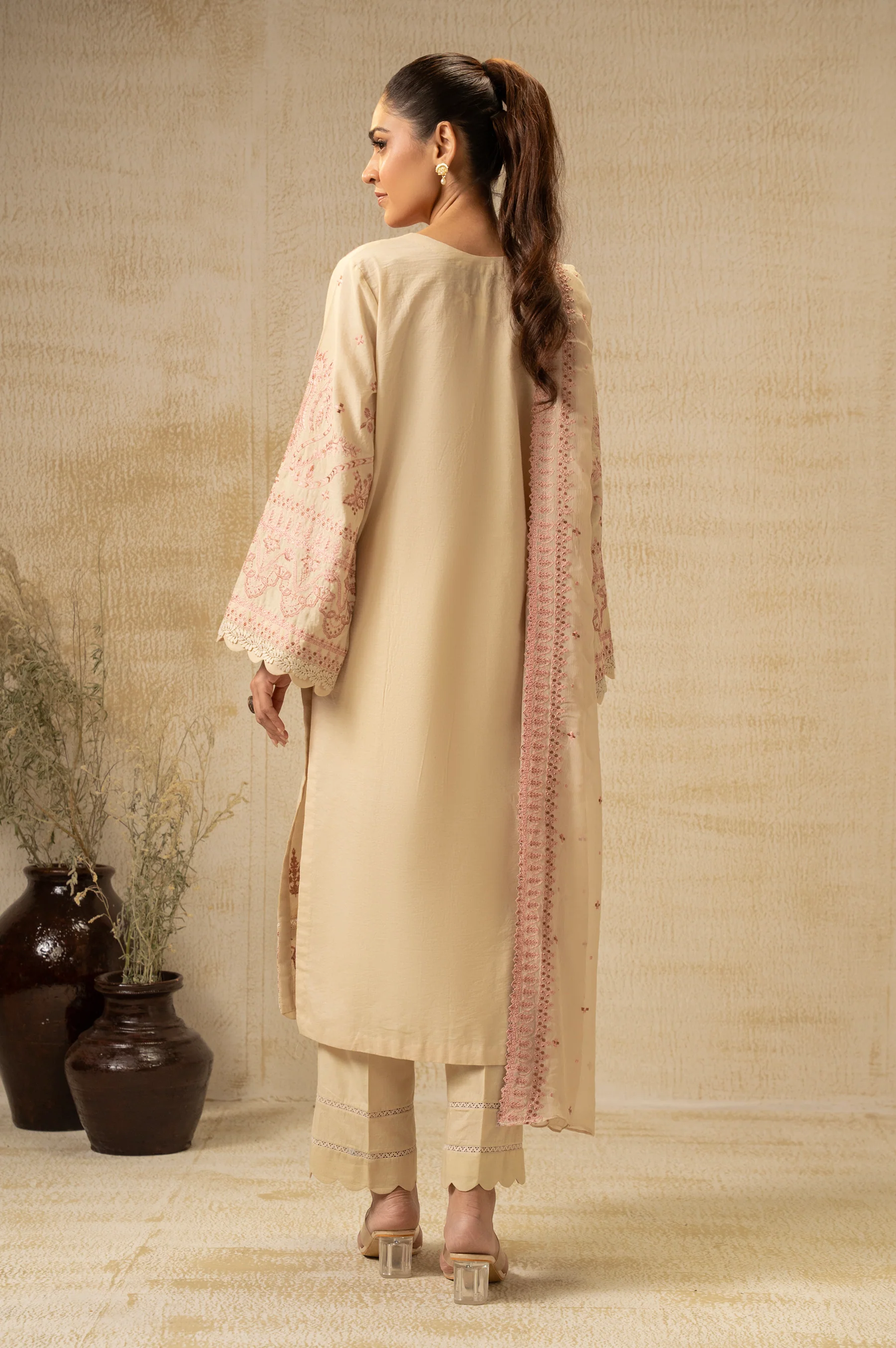 UNSTITCHED DYED EMBROIDERED SUIT - Image 4