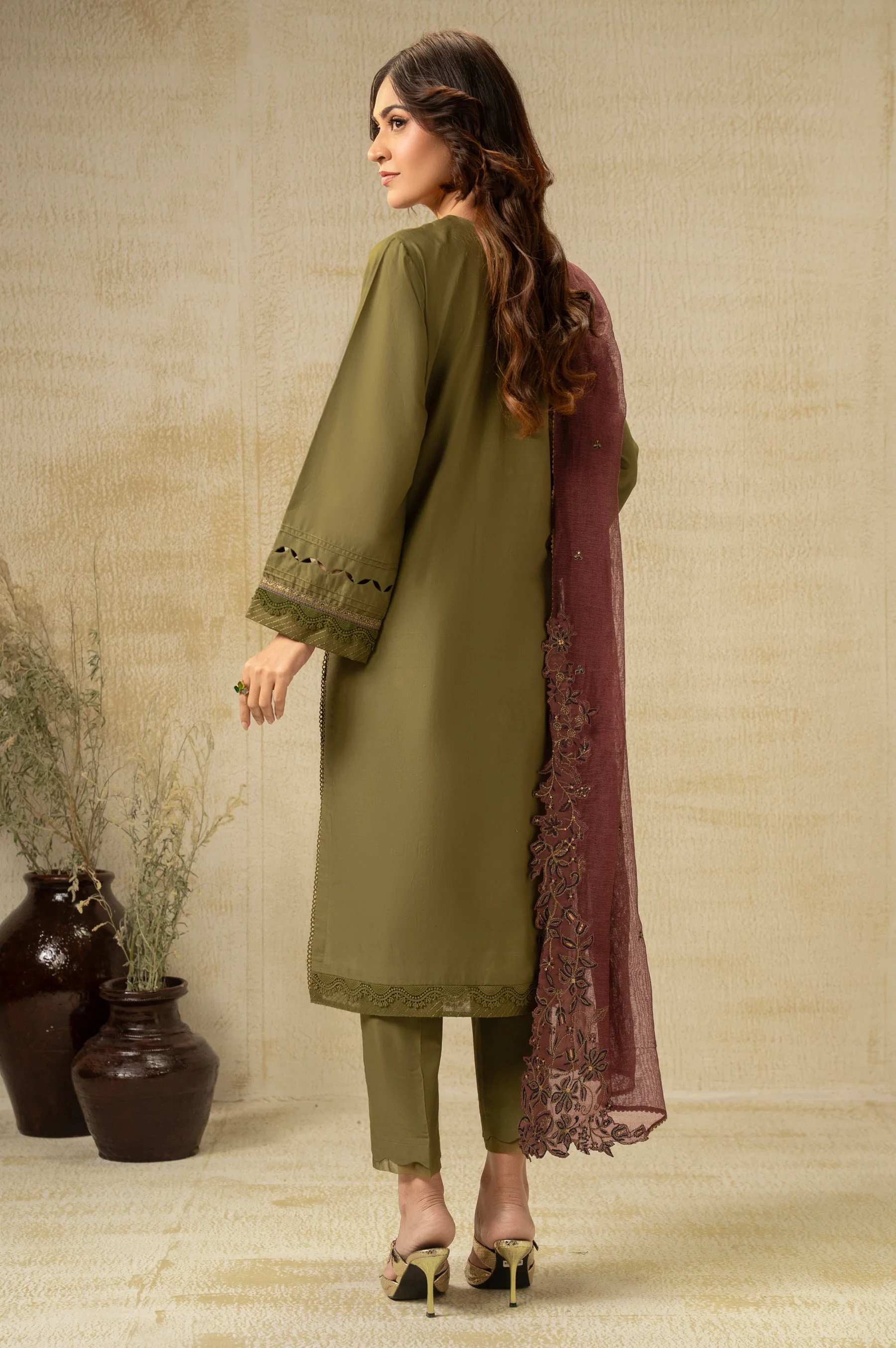 EMBROIDERED CAMBRIC UNSTITCHED 3 PIECE SUIT - Image 3