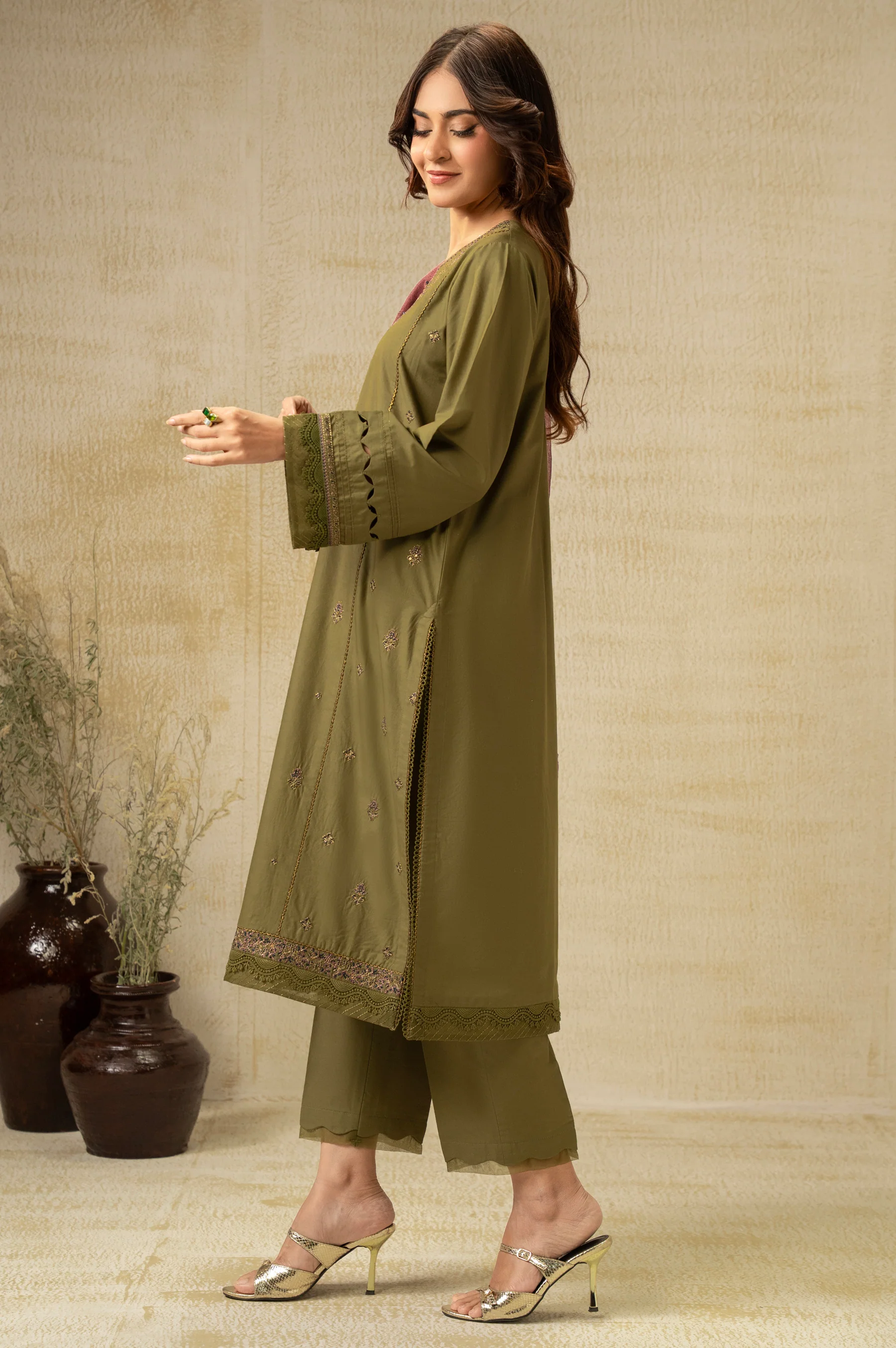 EMBROIDERED CAMBRIC UNSTITCHED 3 PIECE SUIT - Image 4