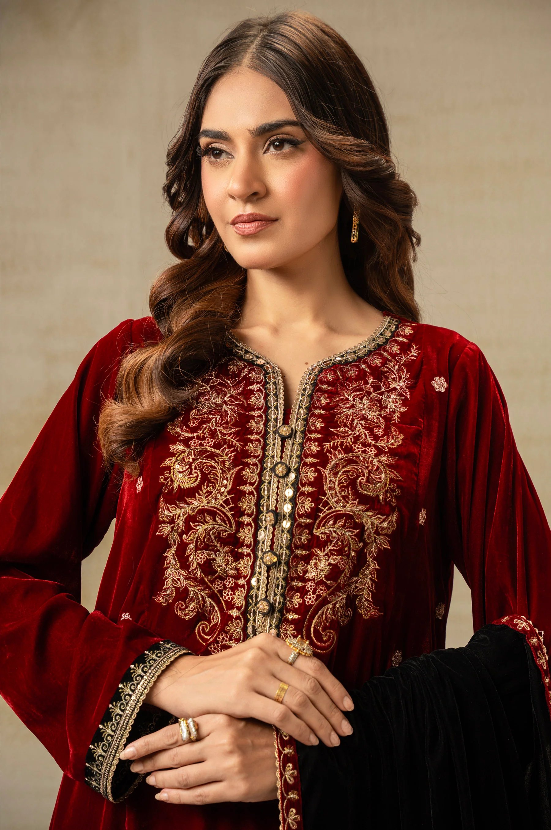 UNSTITCHED EMBROIDERED SUIT - Image 2
