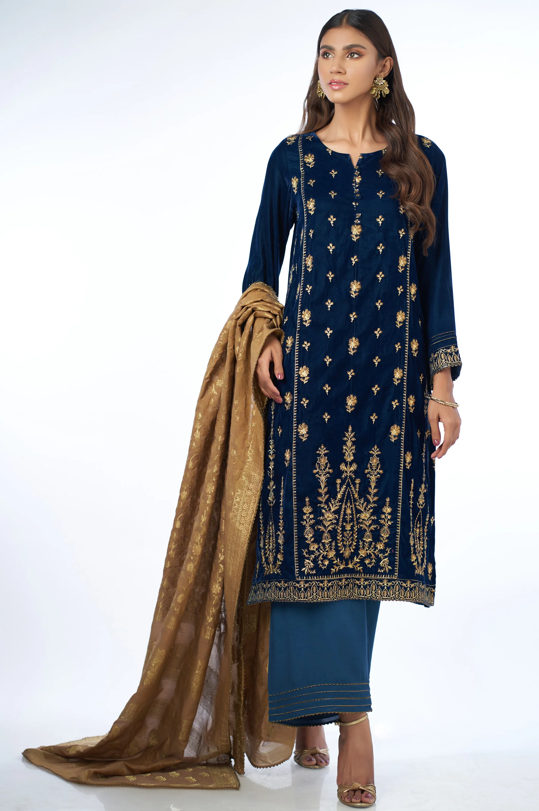 3 piece Unstitched Embroidered velvet Suit - Image 2