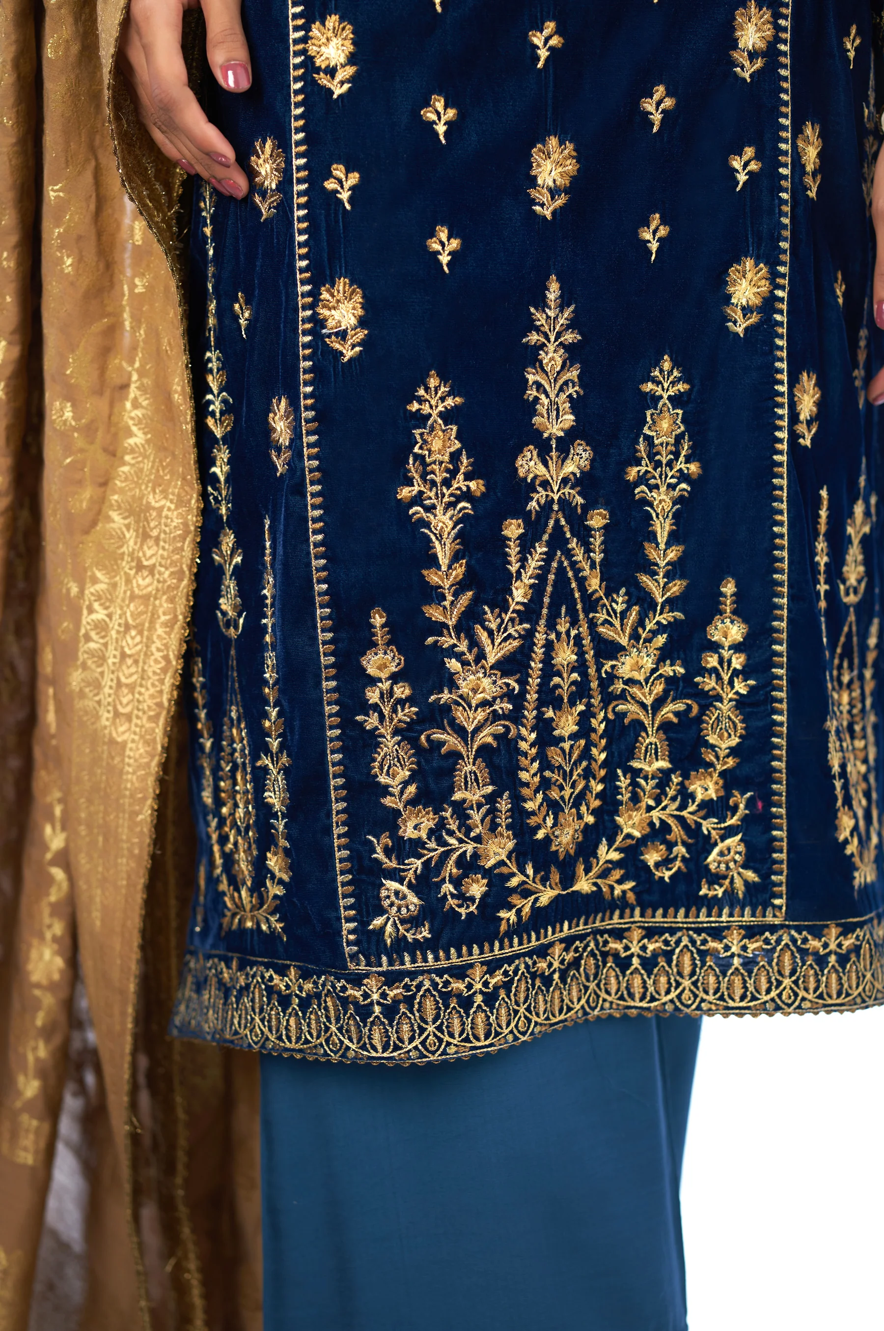 3 piece Unstitched Embroidered velvet Suit - Image 4