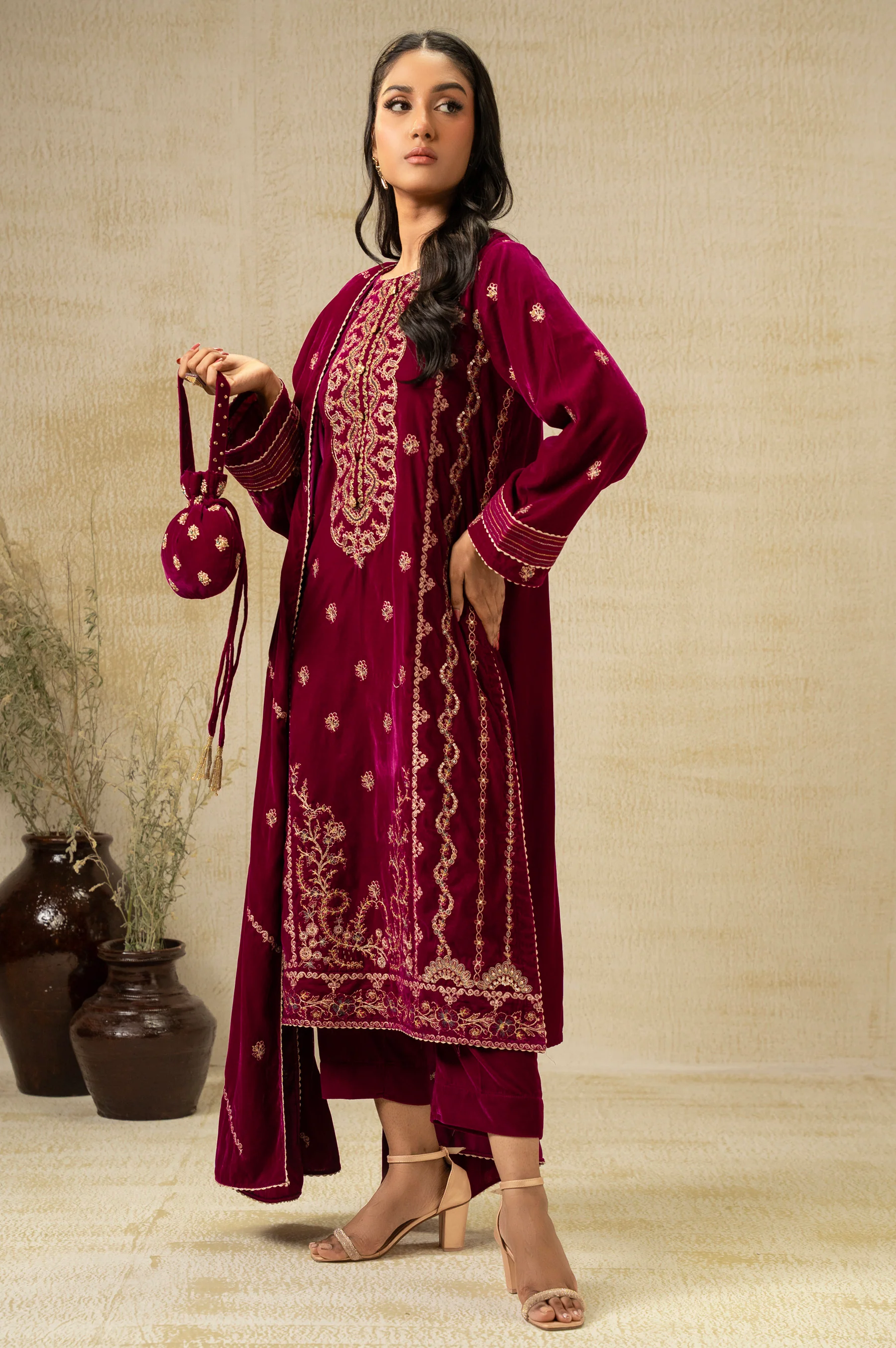 UNSTITCHED EMBROIDERED SUIT - Image 3