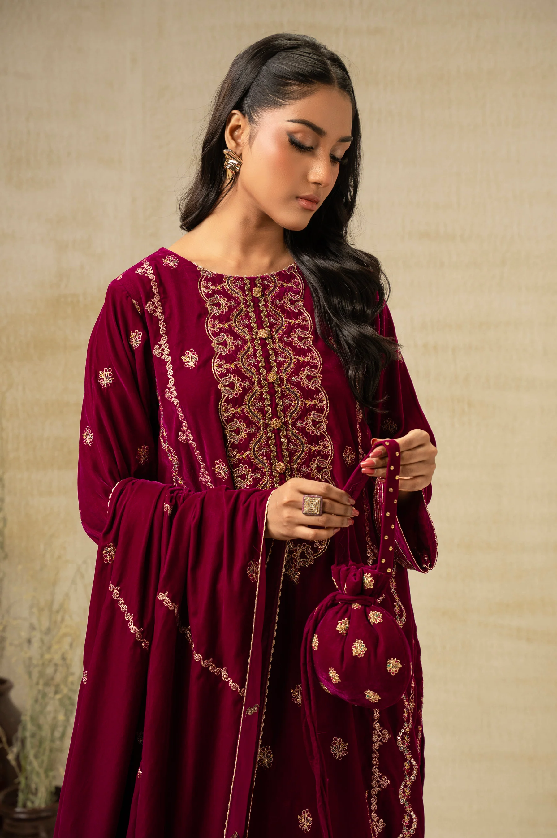 UNSTITCHED EMBROIDERED SUIT - Image 5