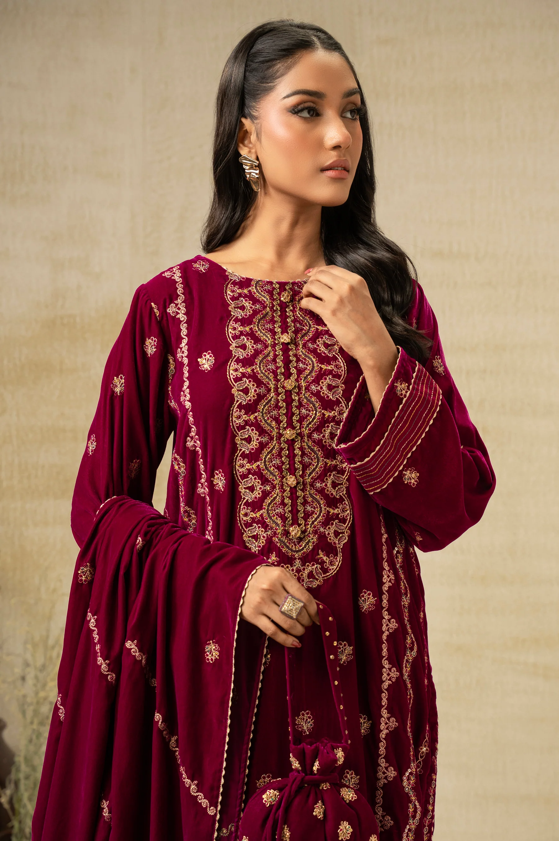 UNSTITCHED EMBROIDERED SUIT - Image 6