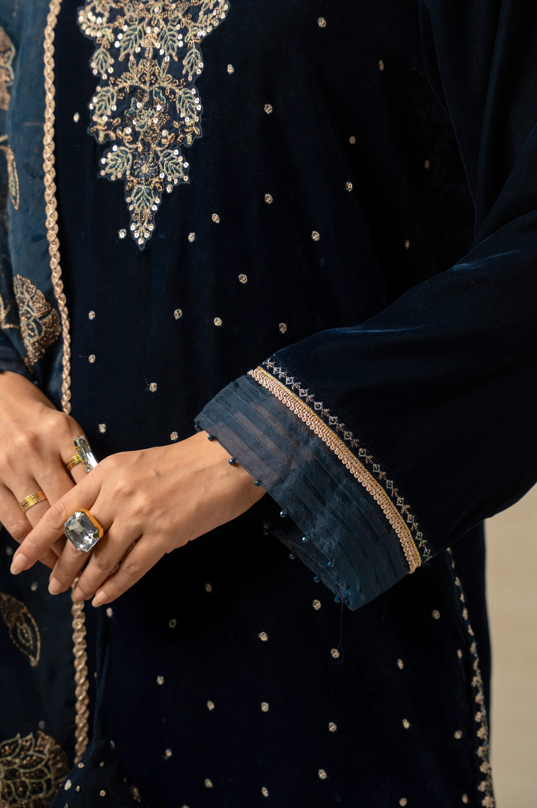 UNSTITCHED EMBROIDERED SUIT - Image 8