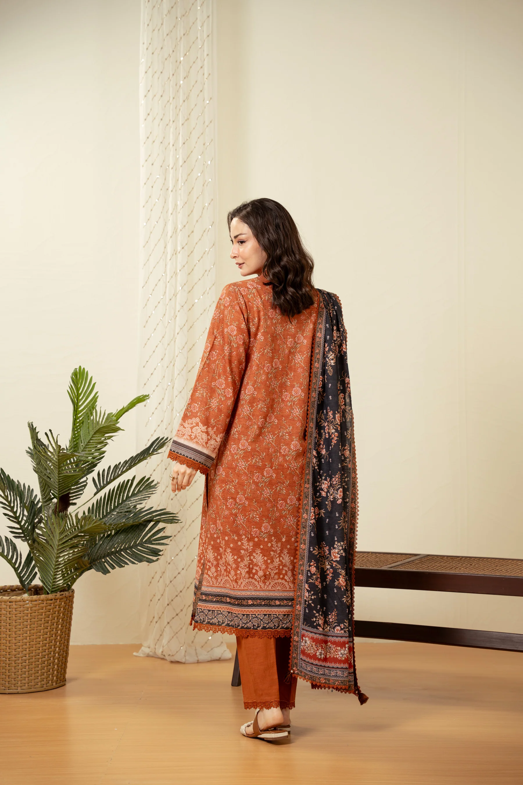 UNSTITCHED PRINTED SUIT - Image 5