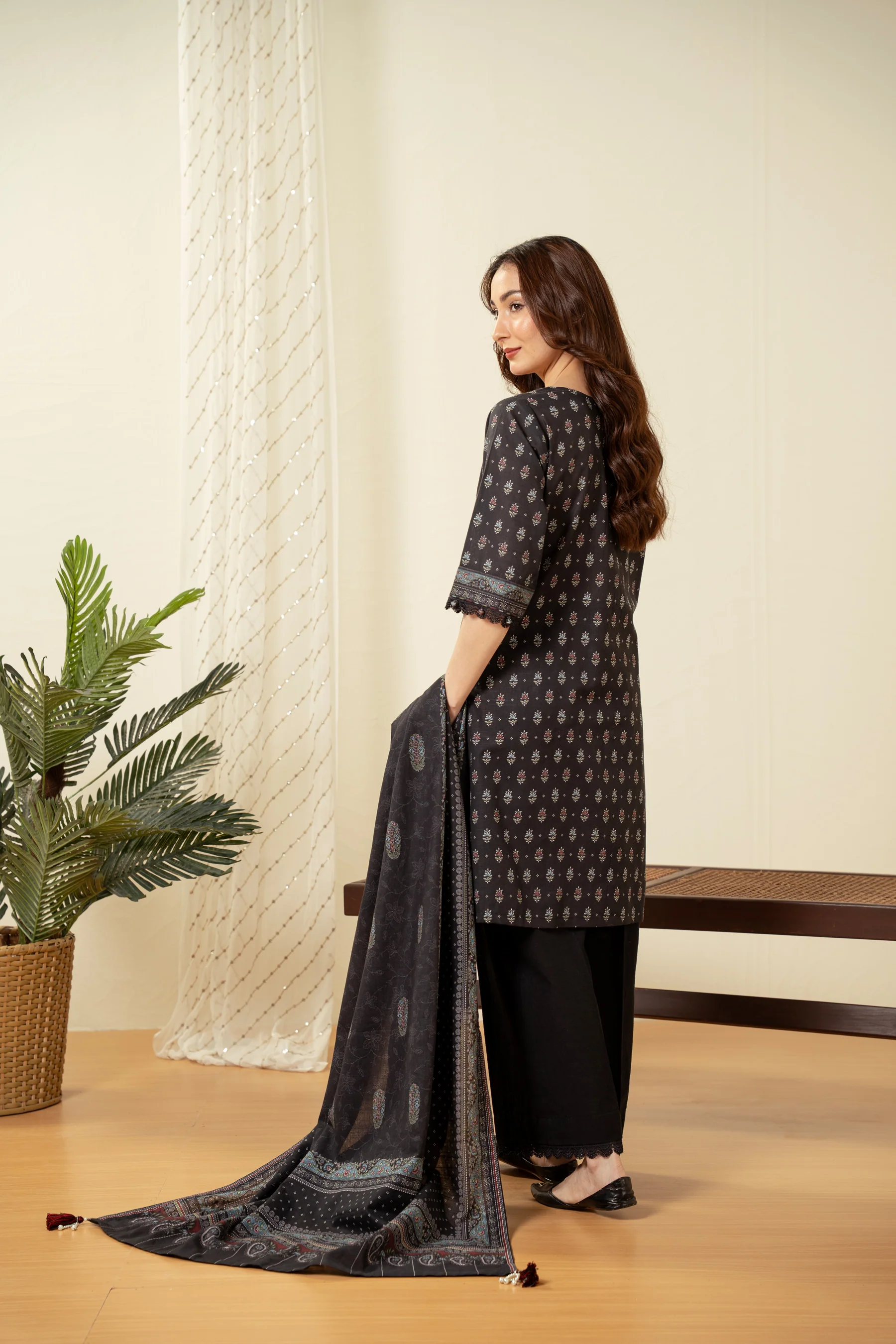 UNSTITCHED PRINTED SUIT - Image 5