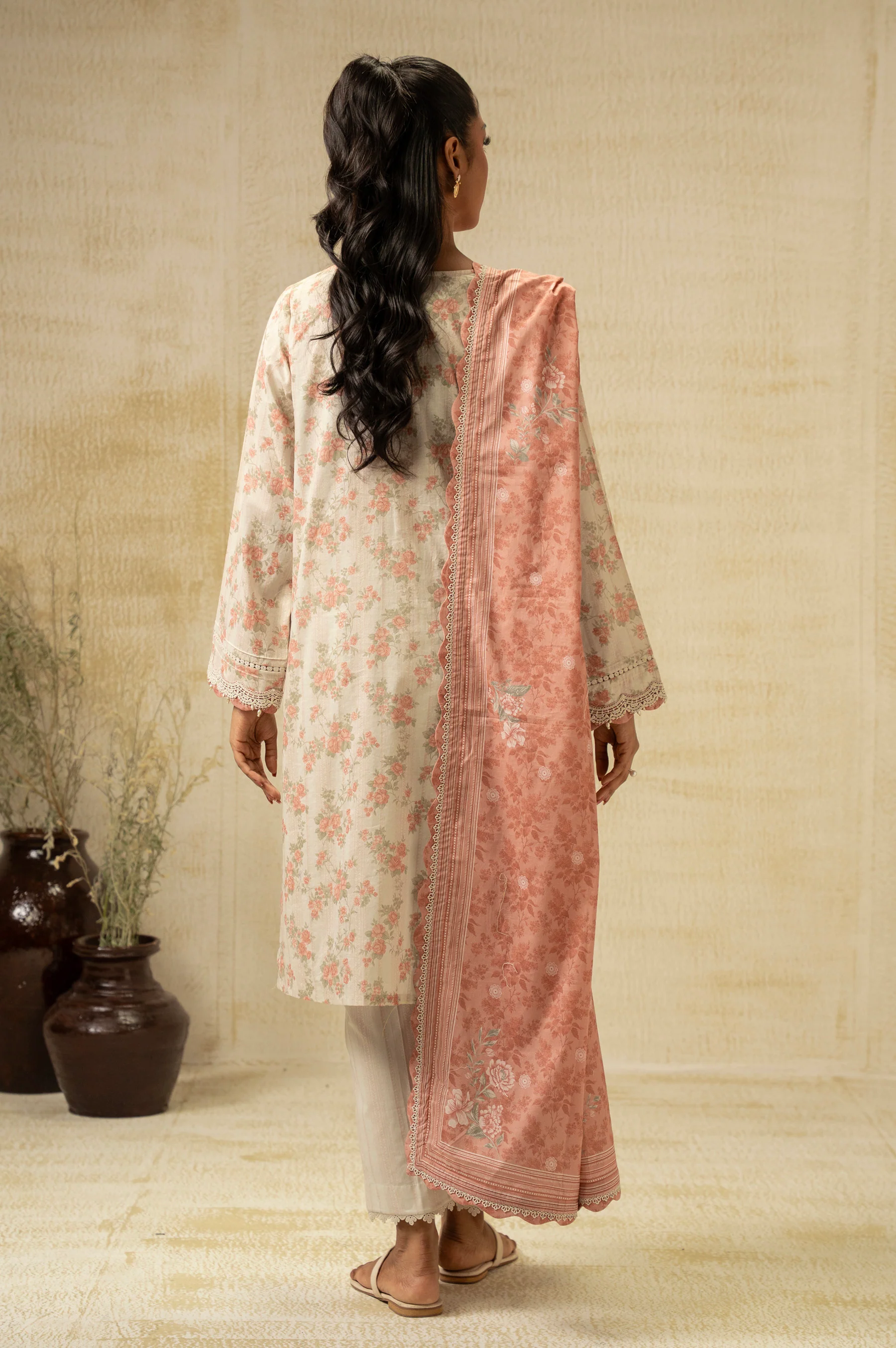 EMBROIDERED LAWN UNSTITCHED 3 PIECE SUIT - Image 4
