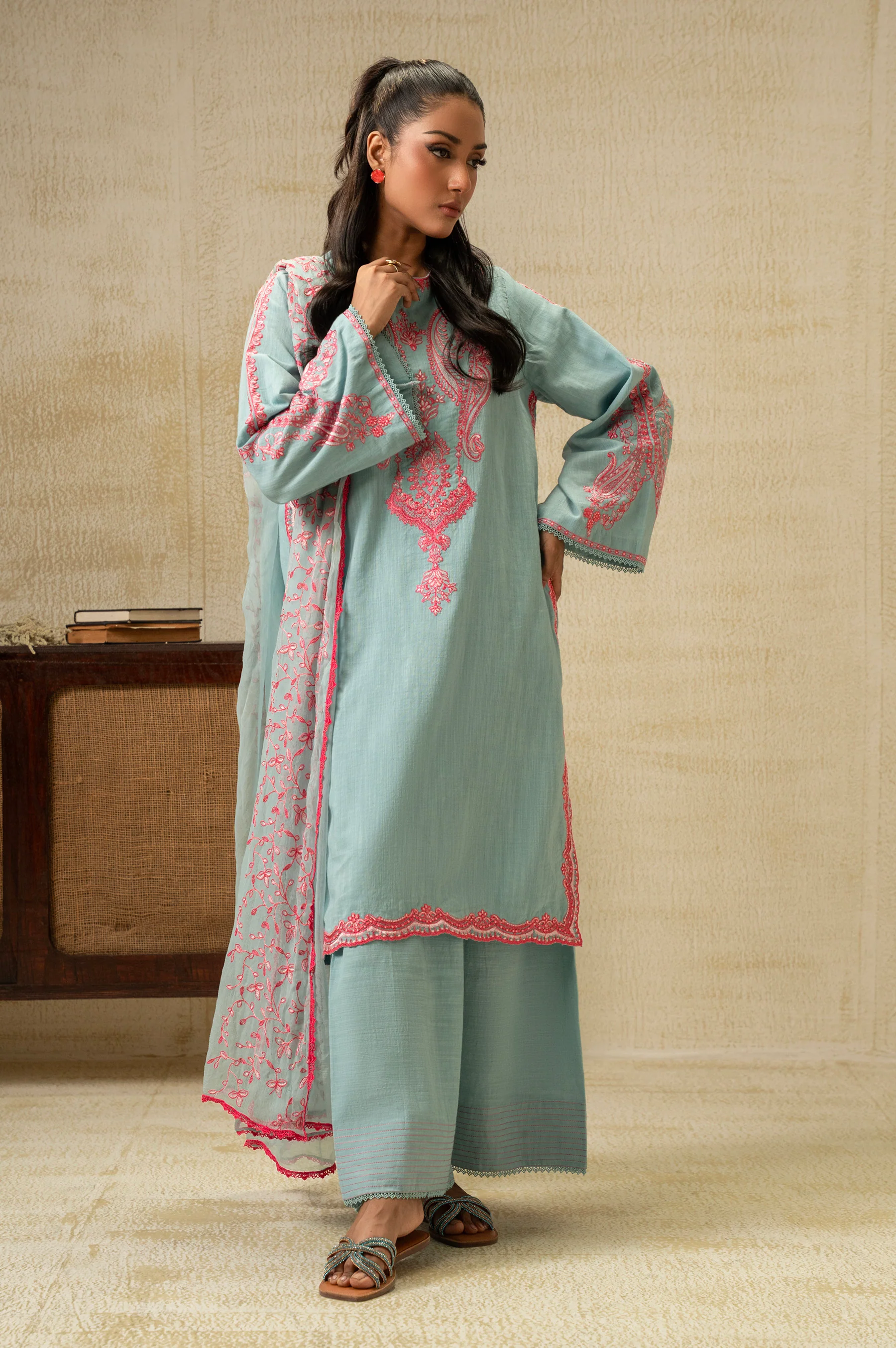 UNSTITCHED EMBROIDERED SUIT - Image 4