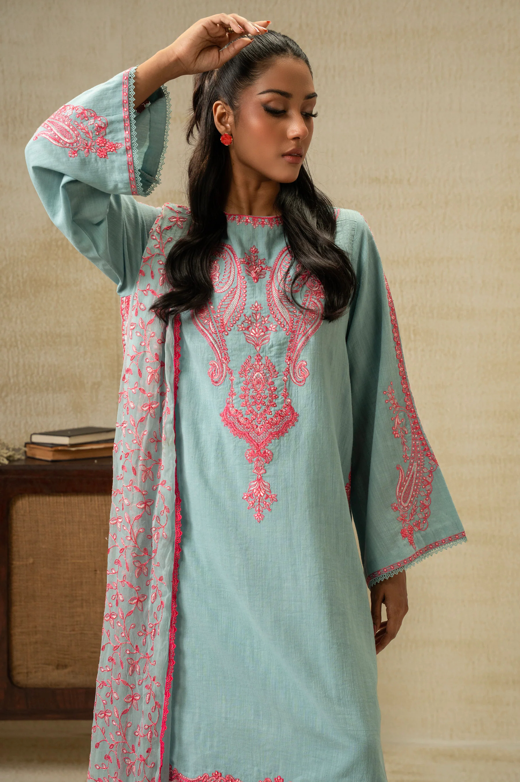 UNSTITCHED EMBROIDERED SUIT - Image 5