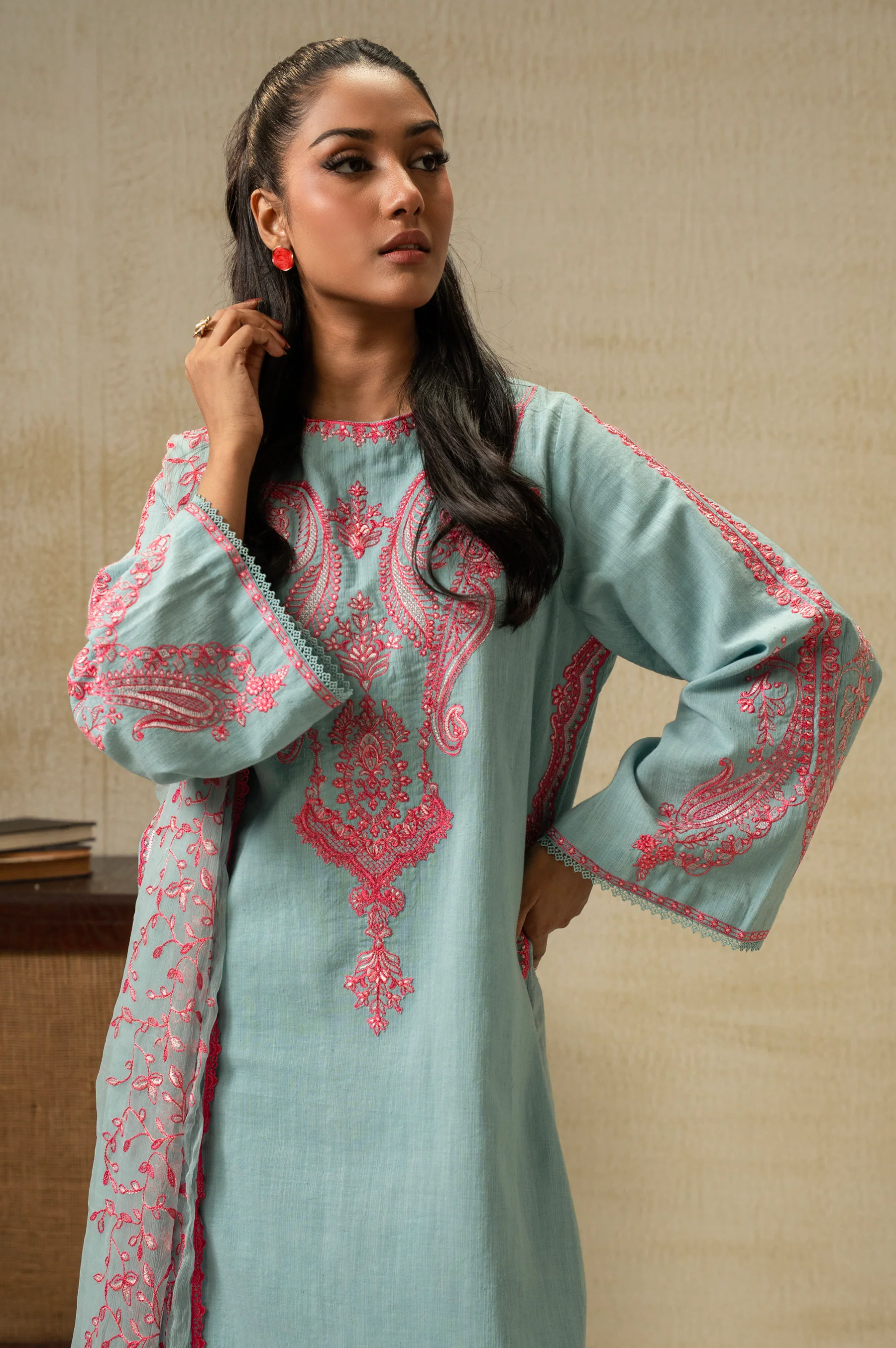 UNSTITCHED EMBROIDERED SUIT - Image 6