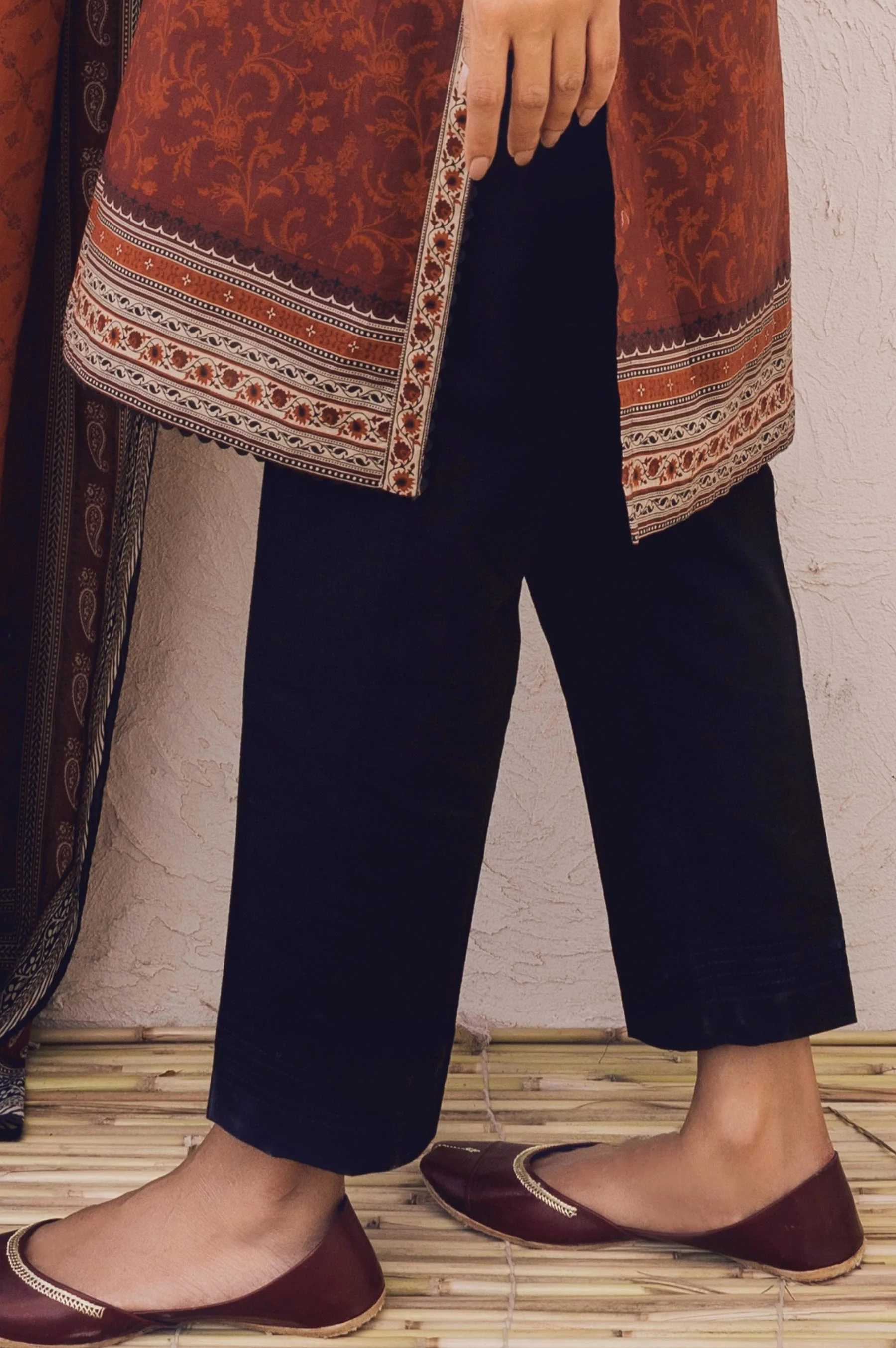 Basic Cambric Cigarette Pants - Black - Image 3