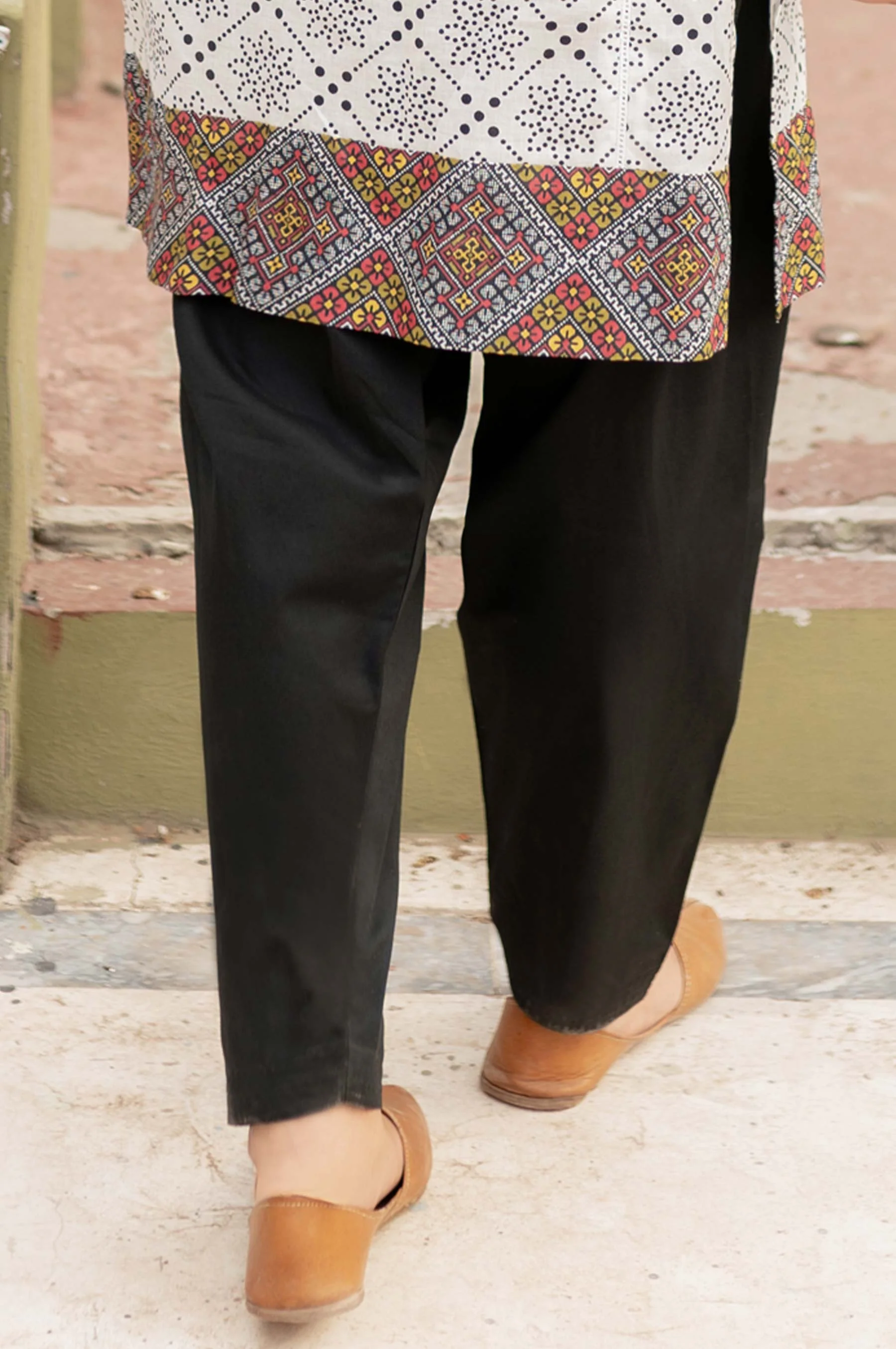 Basic Plain Cigarette Pants - Black - Image 2