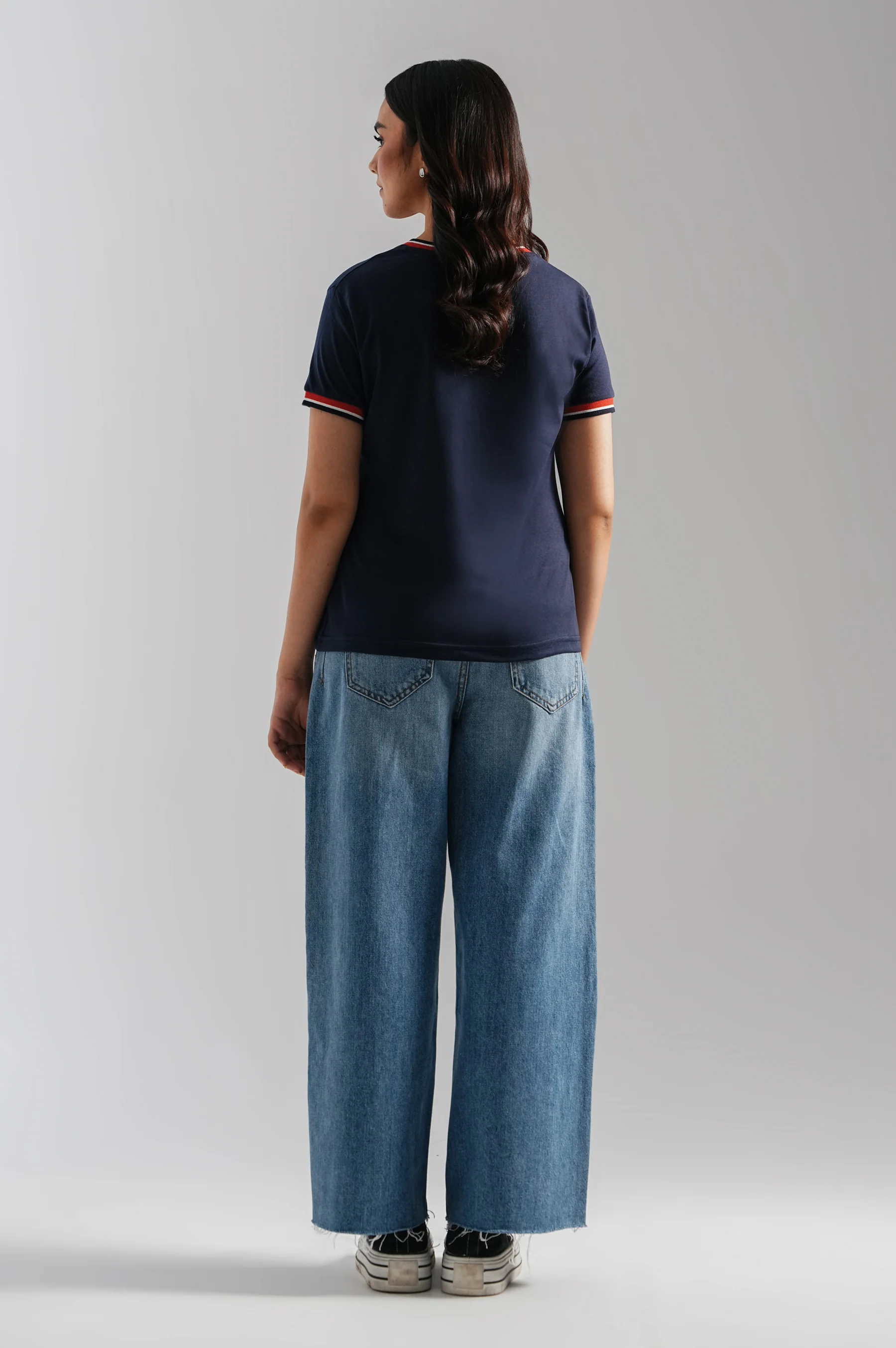 V-NECK TEE - Image 4
