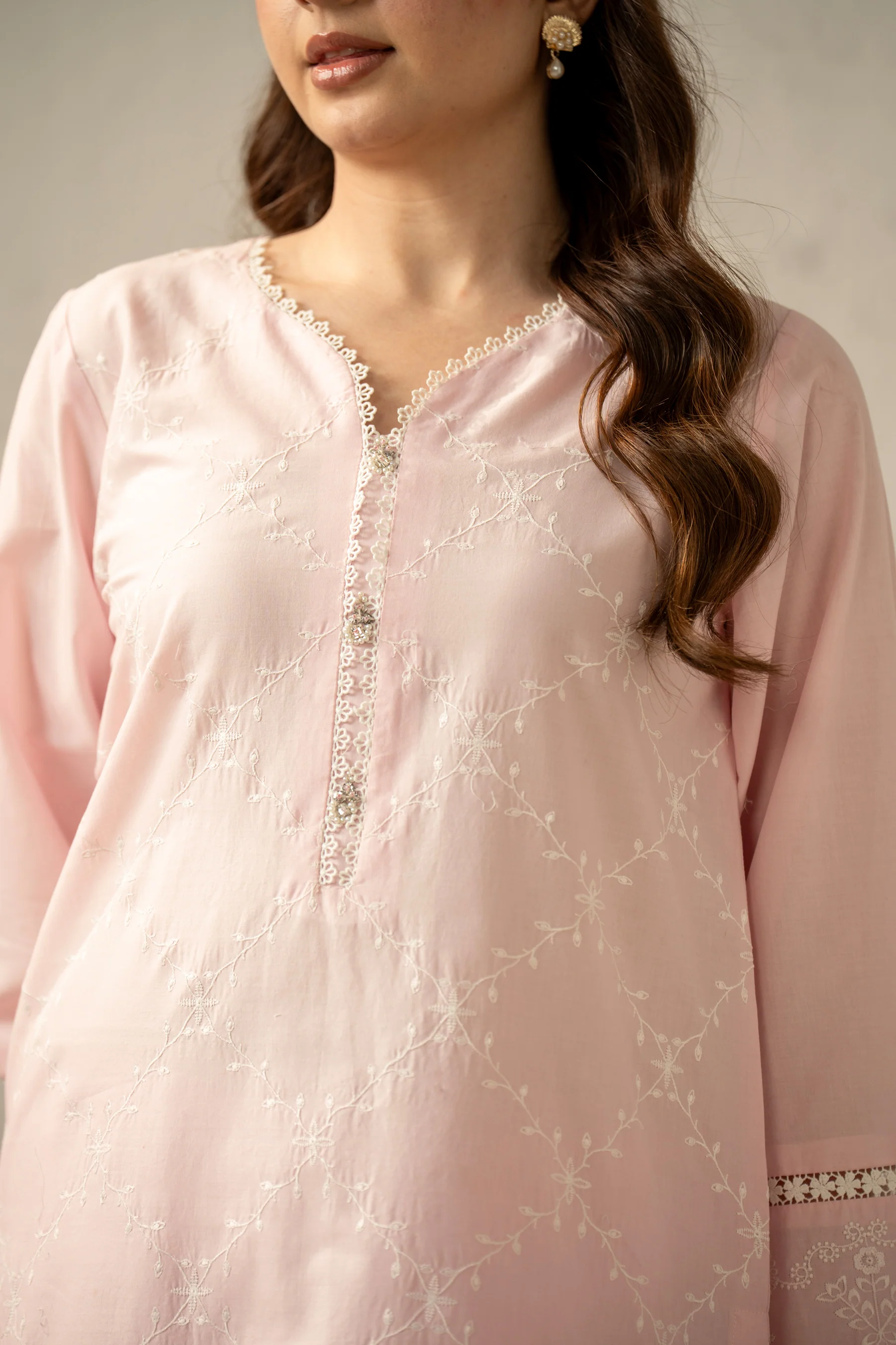 EMBROIDERED CHIKANKARI LAWN STITCHED 3 PIECE SUIT - Image 2