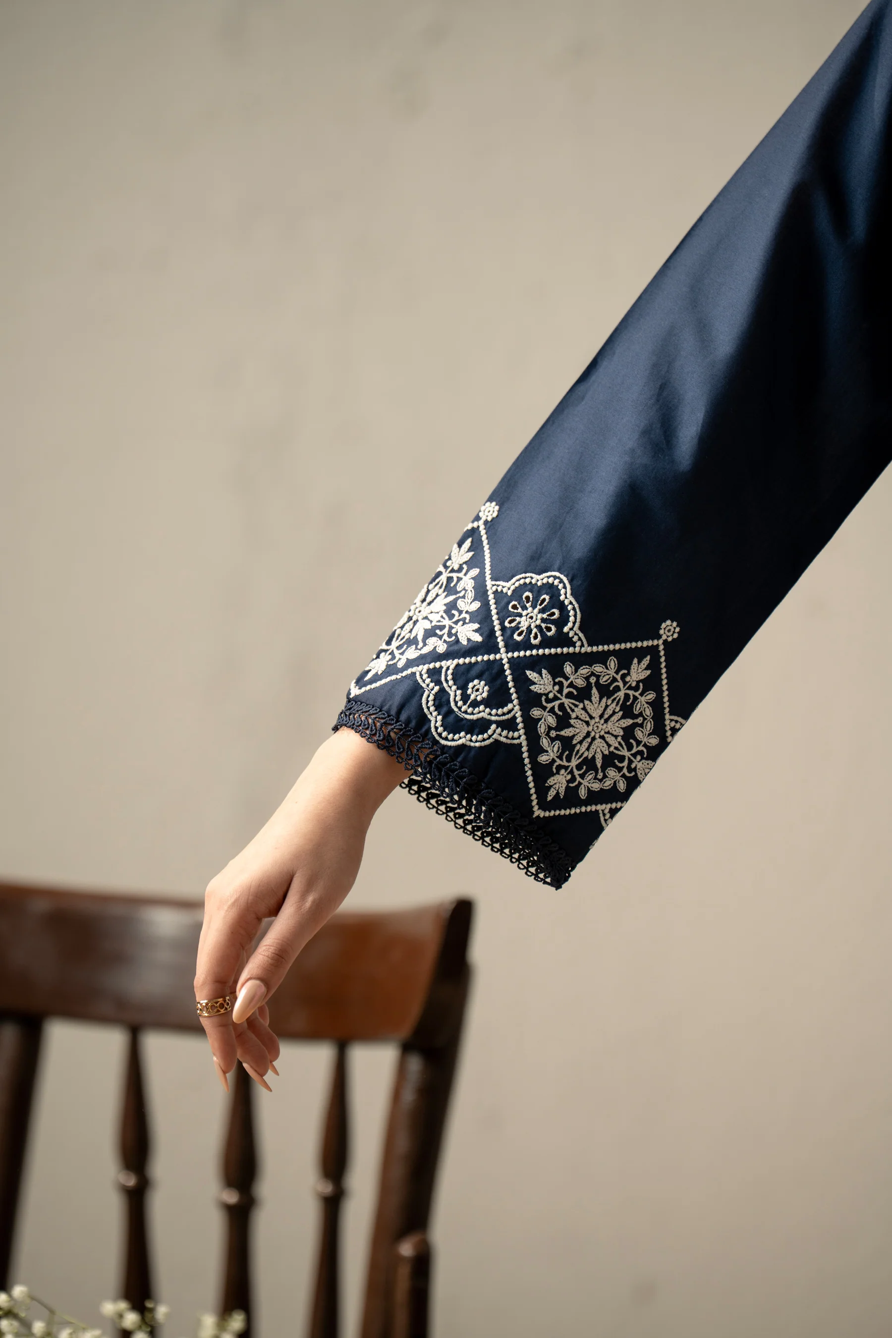 EMBROIDERED CHIKANKARI LAWN STITCHED 3 PIECE SUIT - Image 5