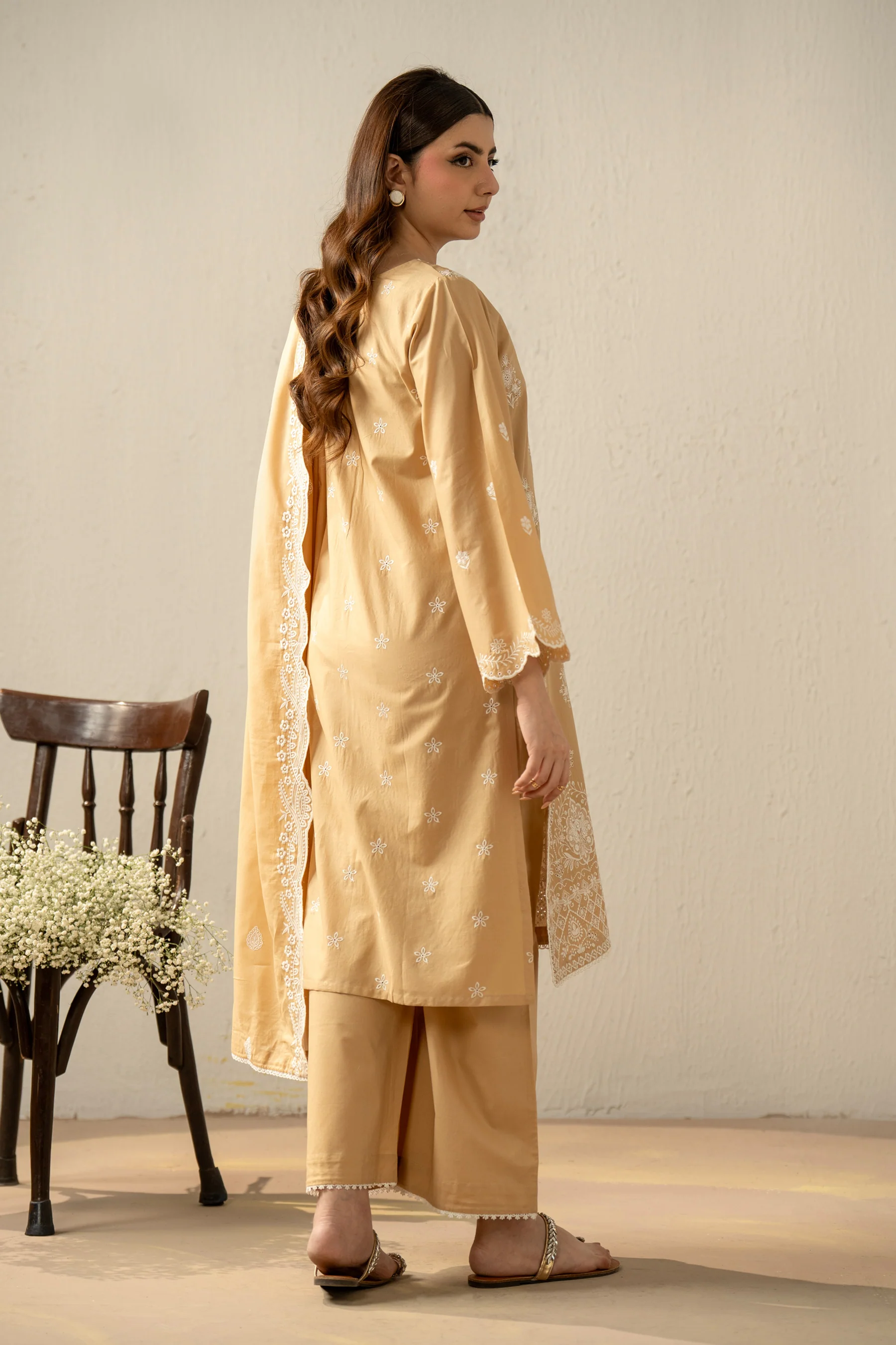 EMBROIDERED CHIKANKARI LAWN STITCHED 3 PIECE SUIT - Image 4