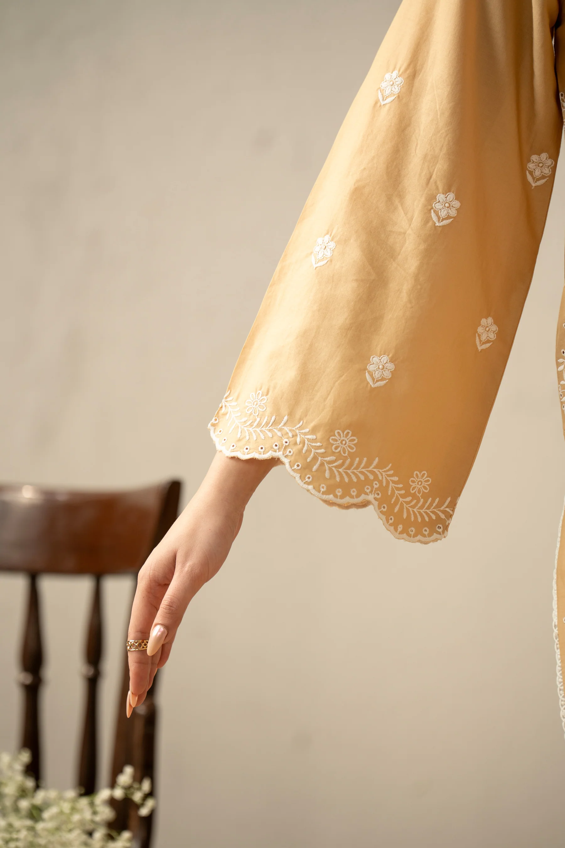 EMBROIDERED CHIKANKARI LAWN STITCHED 3 PIECE SUIT - Image 6