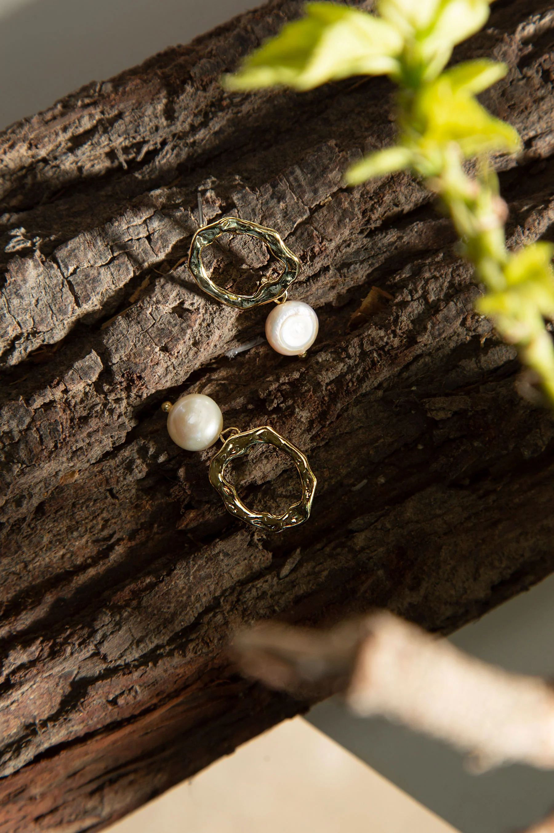 Golden Swirl Pearl Earrings - Image 2
