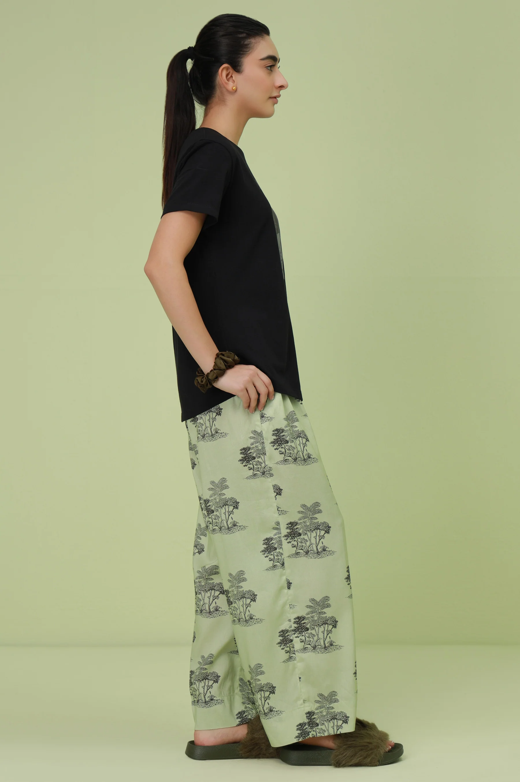 Crew Neck Half Sleeves Tee - Black - Image 2