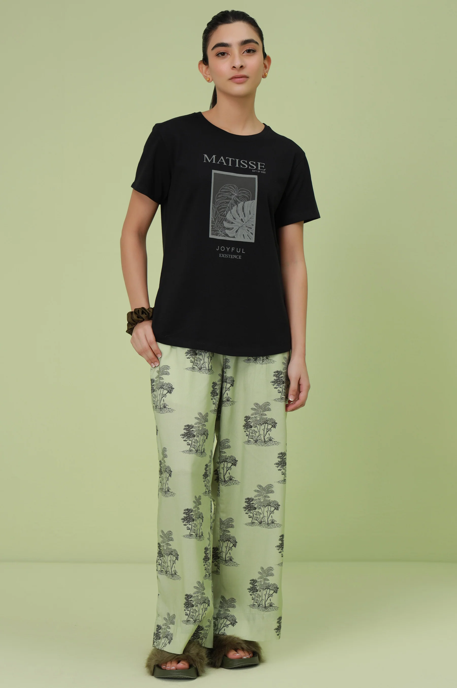 Crew Neck Half Sleeves Tee - Black - Image 7
