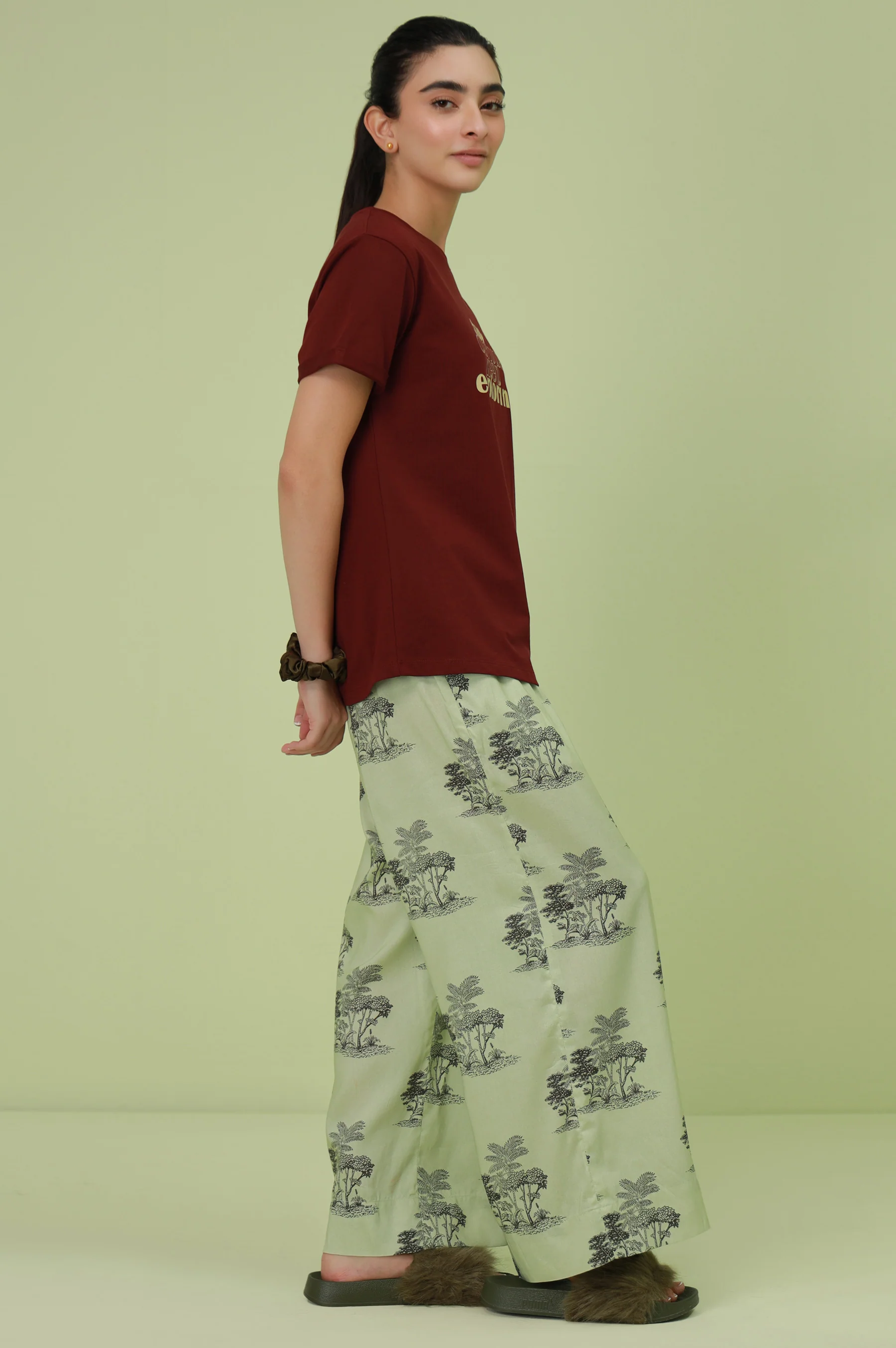Crew Neck Half Sleeves Tee - Burgundy - Image 4